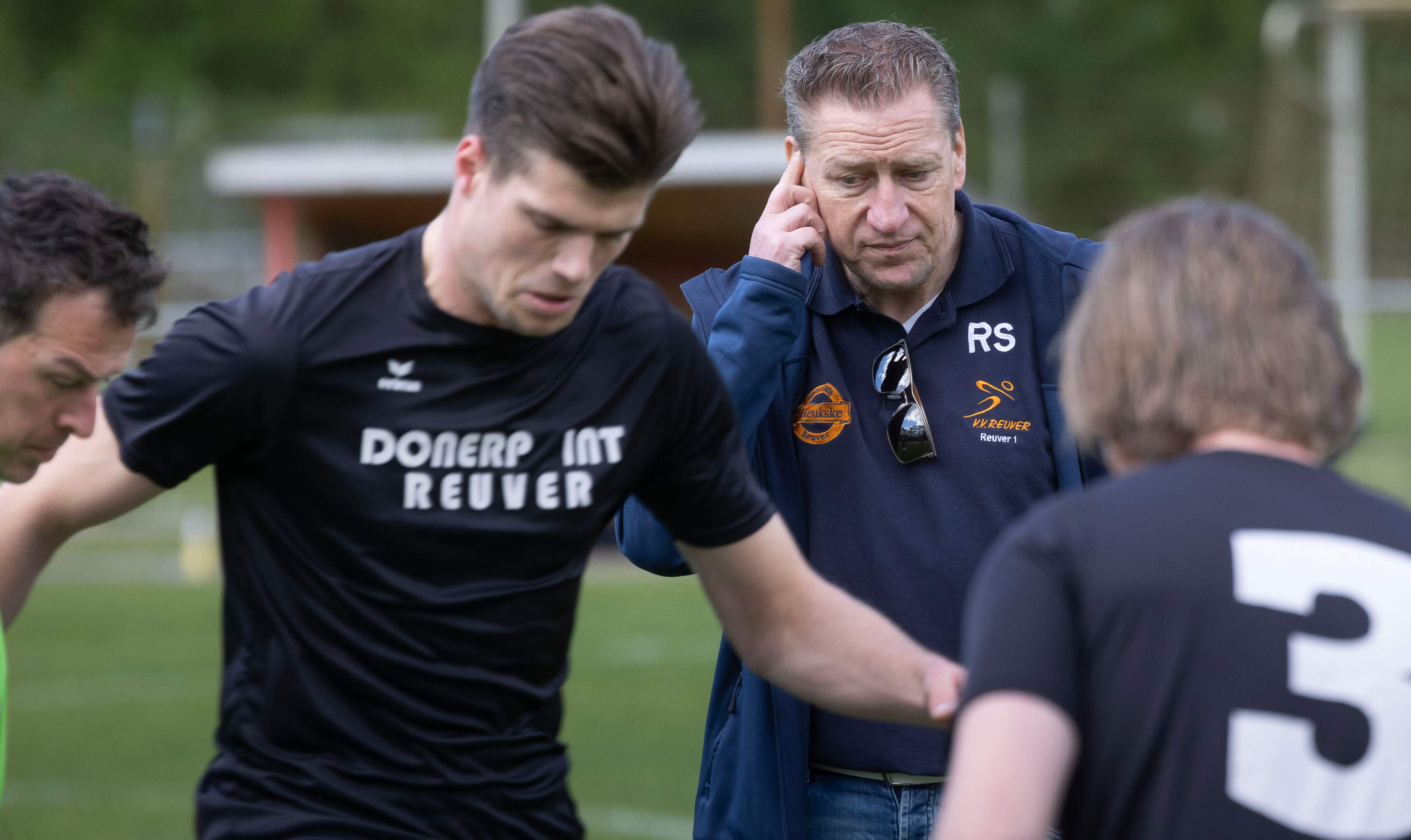 Na twintig jaar en ruim vijfhonderd duels neemt Reuver-trainer en ‘mensenmens’ Roel Schreurs afschei