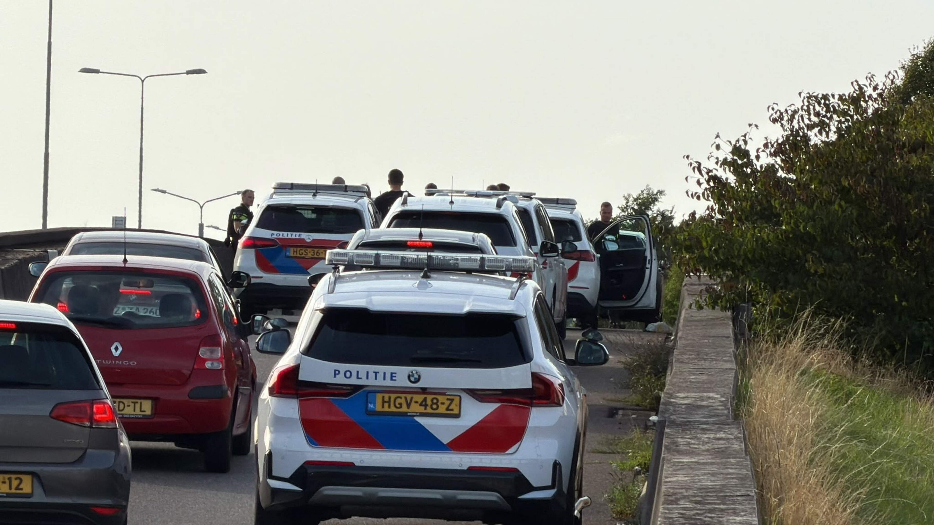 Politie houdt voertuig staande op A2 bij Maastricht na beroving in Nederweert: twee verdachten opgep
