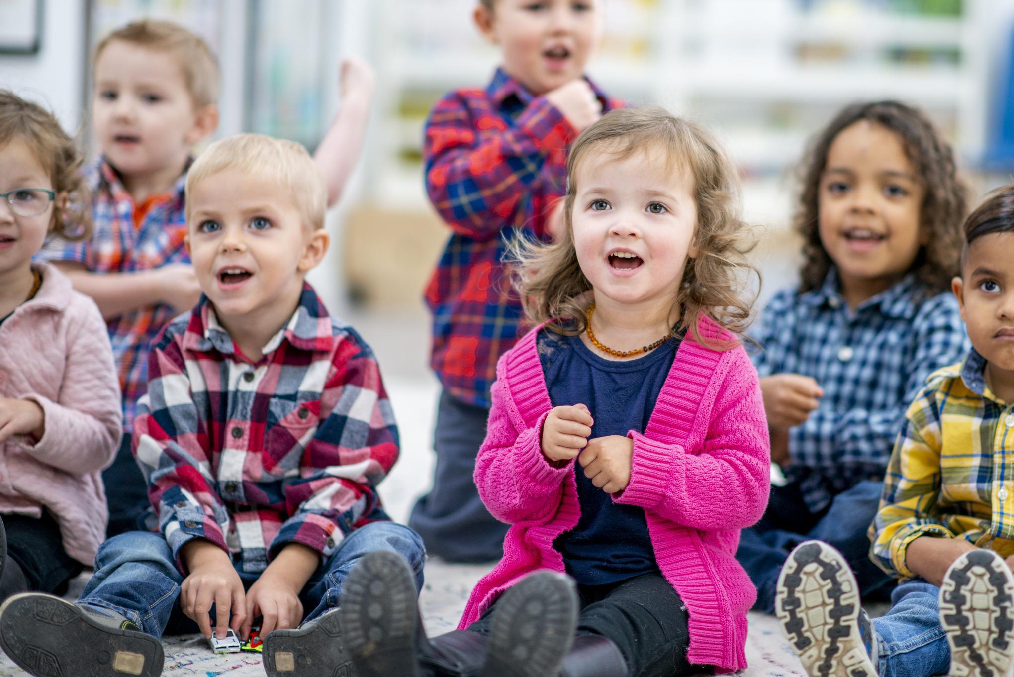Babyboom in verschillende Limburgse dorpen bezorgt basisscholen nu kopzorgen: ‘Dit is niet vol te ho