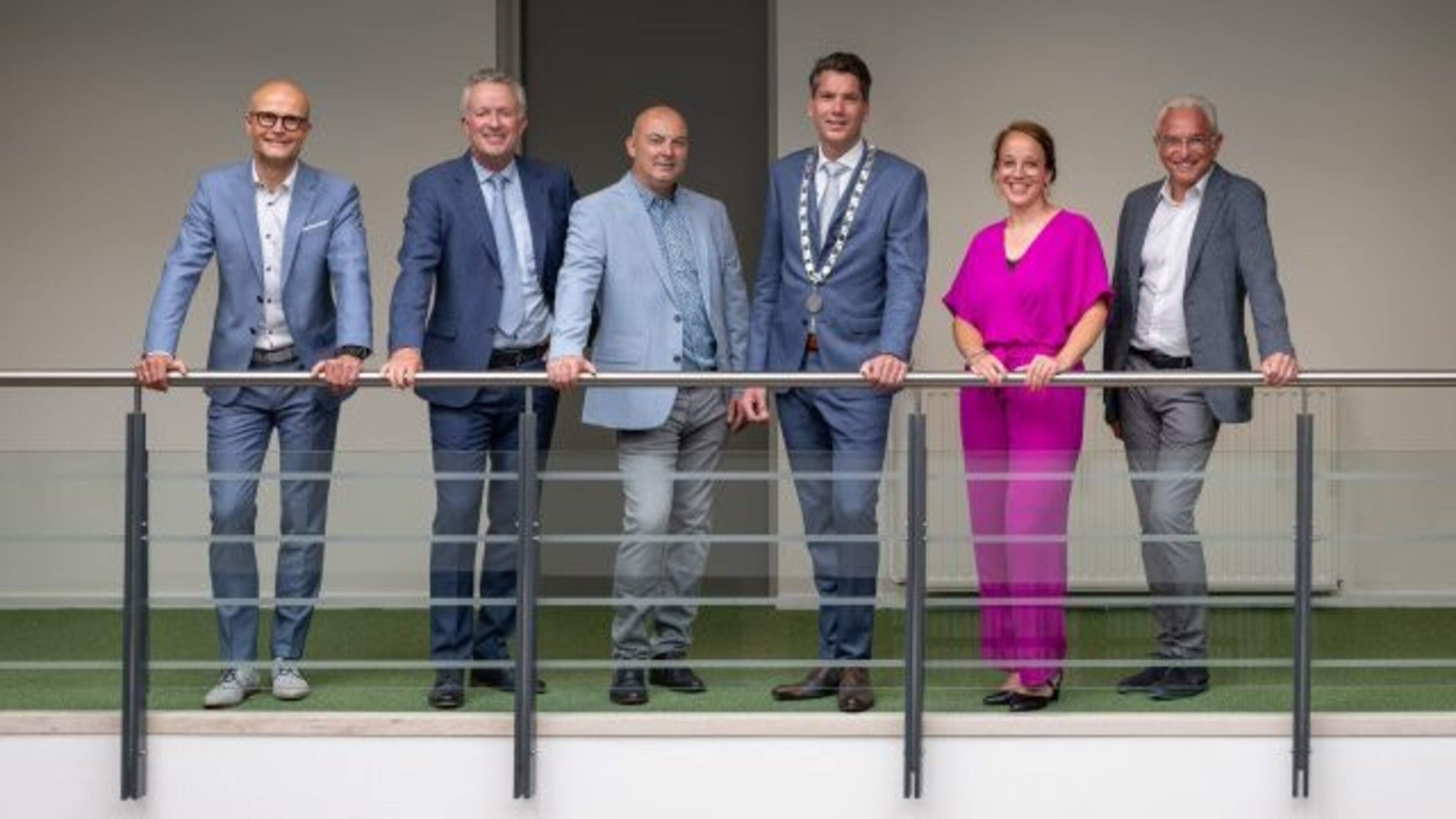 Leden Roerstreek Lokaal! dragen Loes Vestjens voor als lijsttrekker