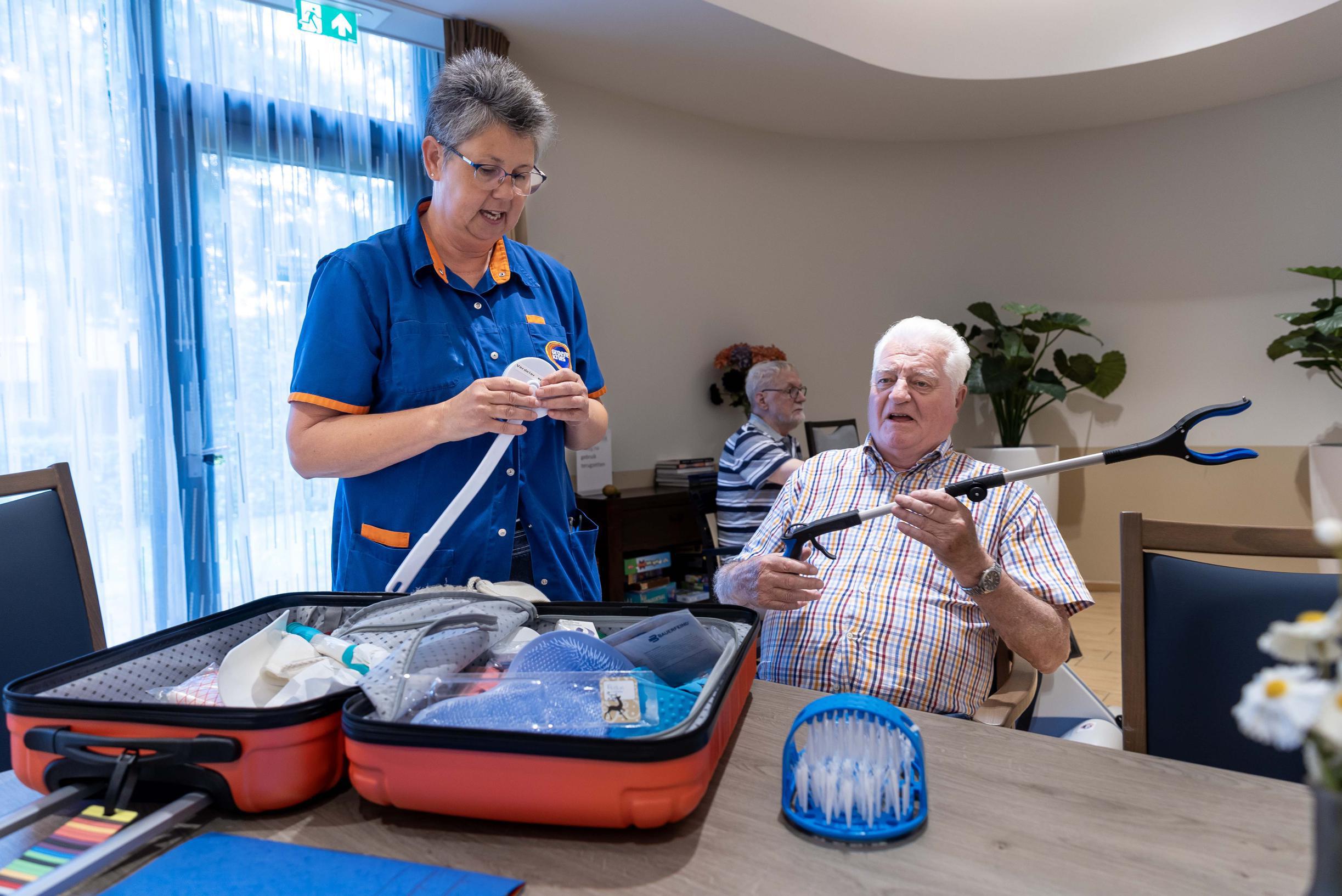 Druk op de thuiszorg leidt tot schrijnende situaties: ‘Mensen kunnen niet altijd meer thuis sterven,