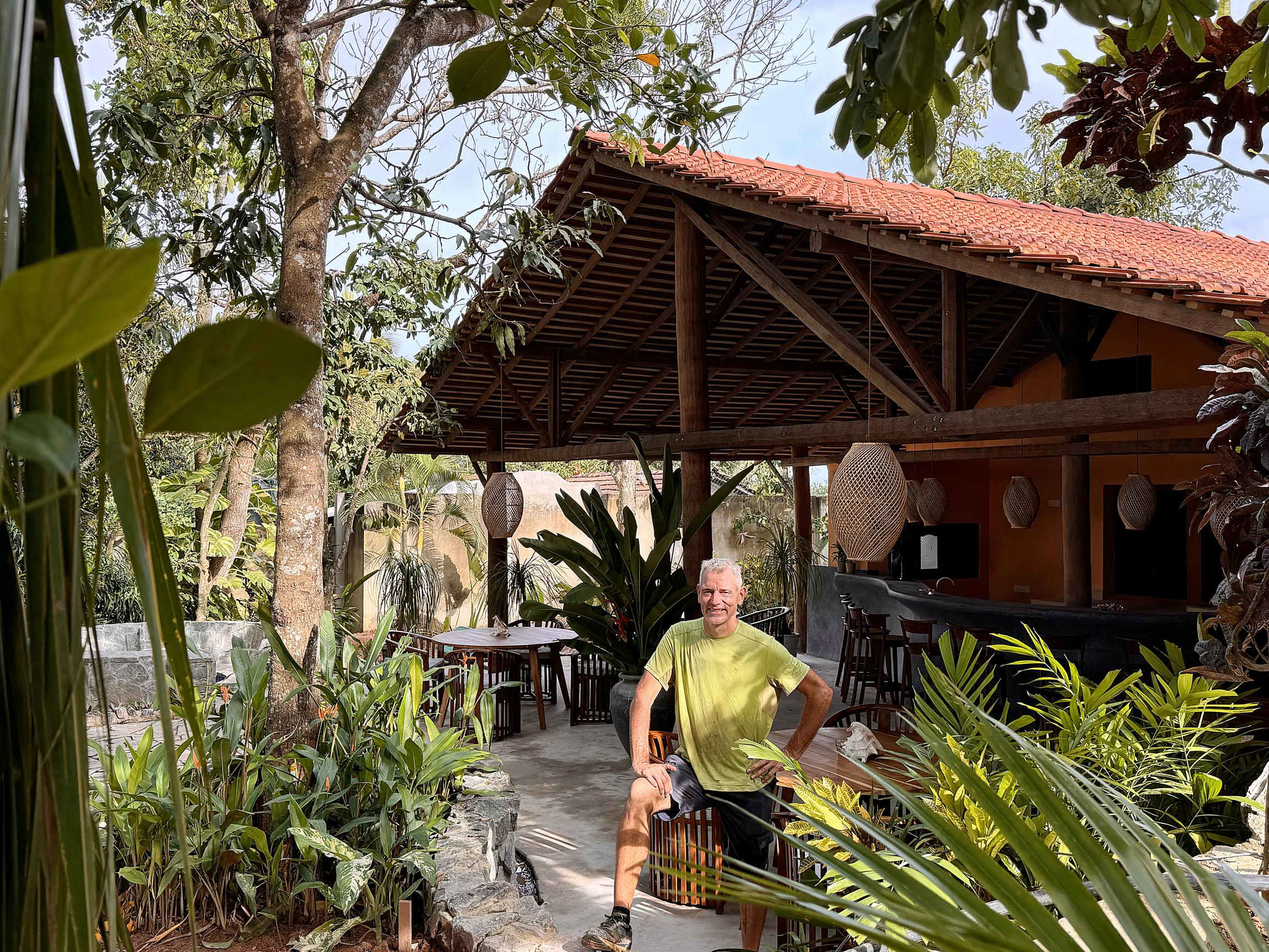 Johan (50) en Twan (56) uit Egchel kochten een heuvel op Sri Lanka en bouwden er een hotel