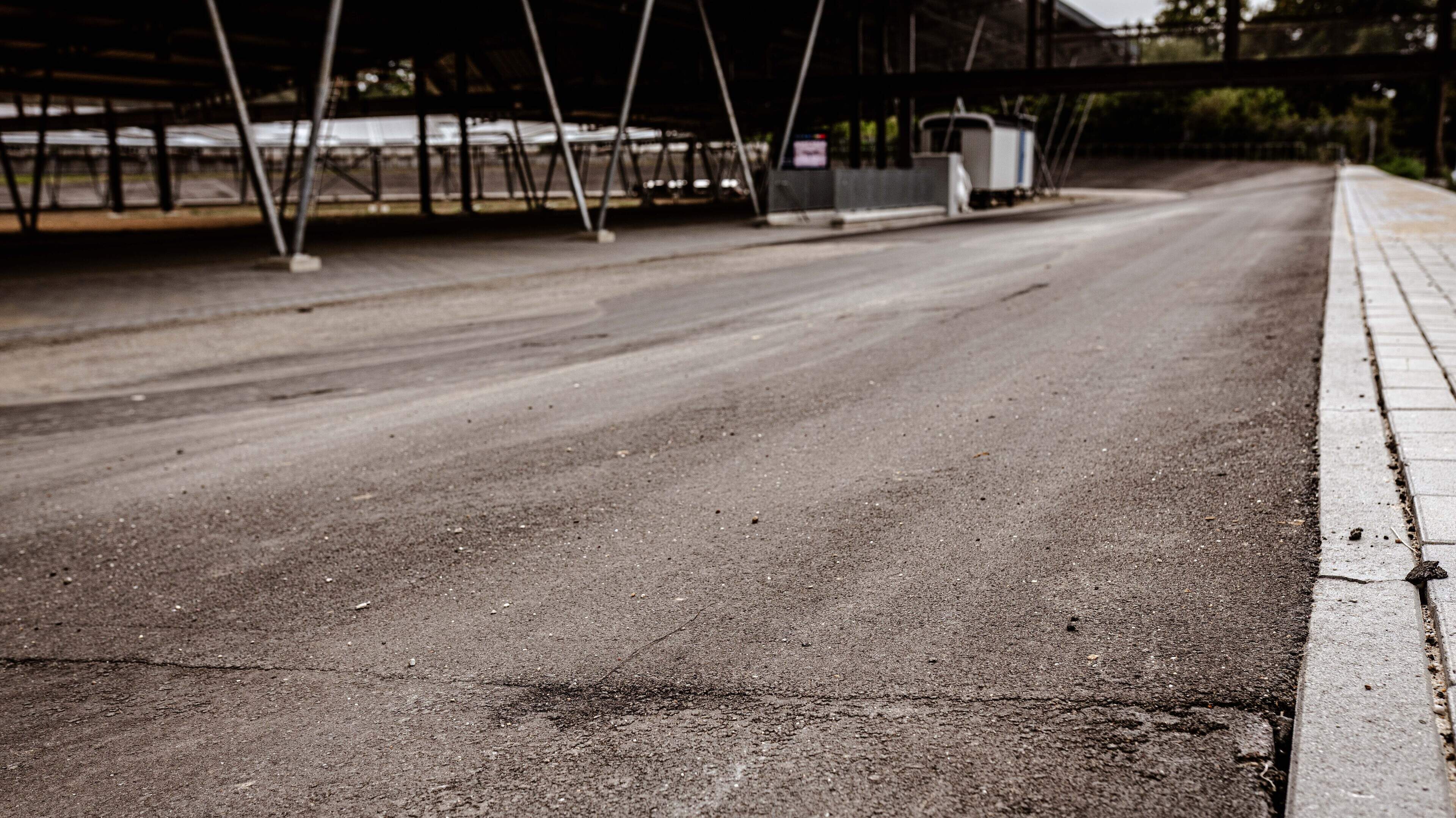 Plooi rond parkeerdruk sportcomplex Glanerbrook gladgestreken, wielerbaan nog niet klaar bij opening