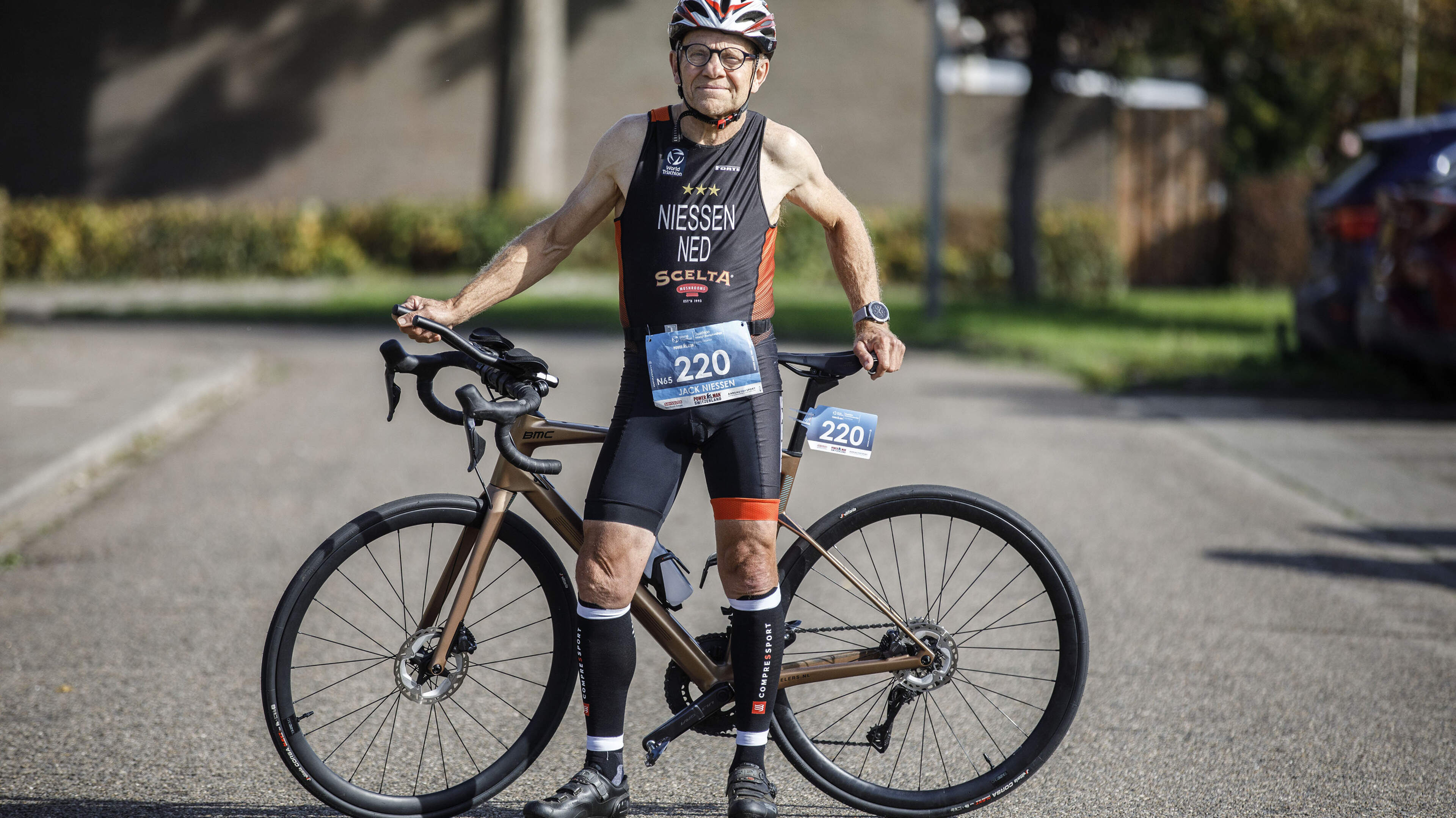 Vijfvoudig wereldkampioen duathlon Jack (68) uit Swalmen denkt nog lang niet aan stoppen: ‘Wat mij b