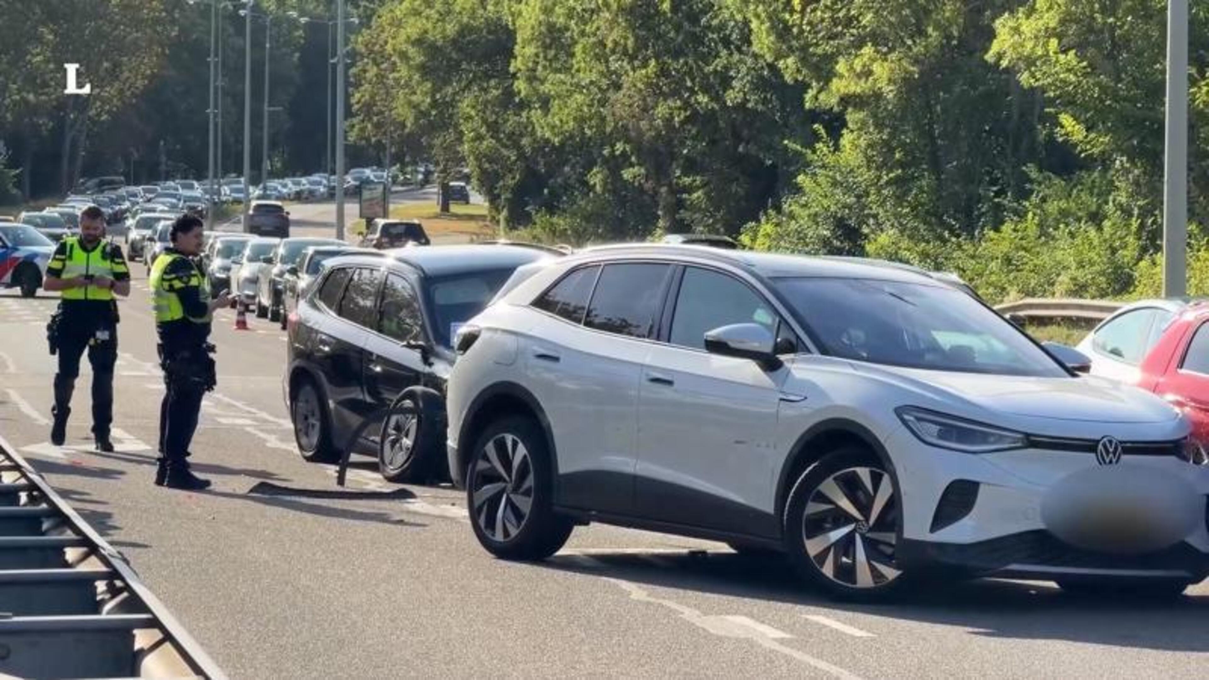 Grote vertraging door aanrijding op Kennedybrug in Maastricht