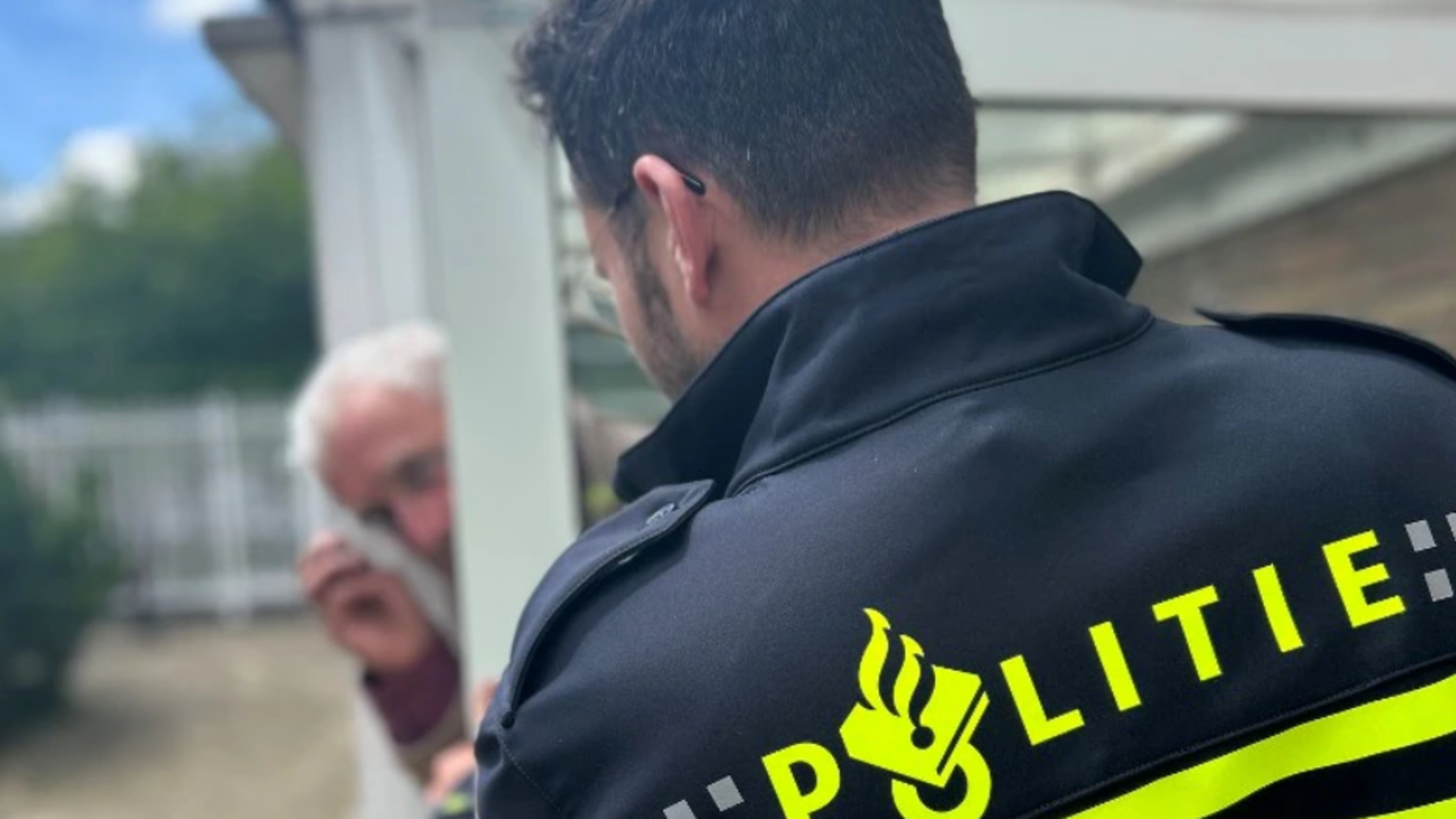 Buurtbewoner betrapt en achtervolgt nepagent in Herten: politie pakt verdachte op