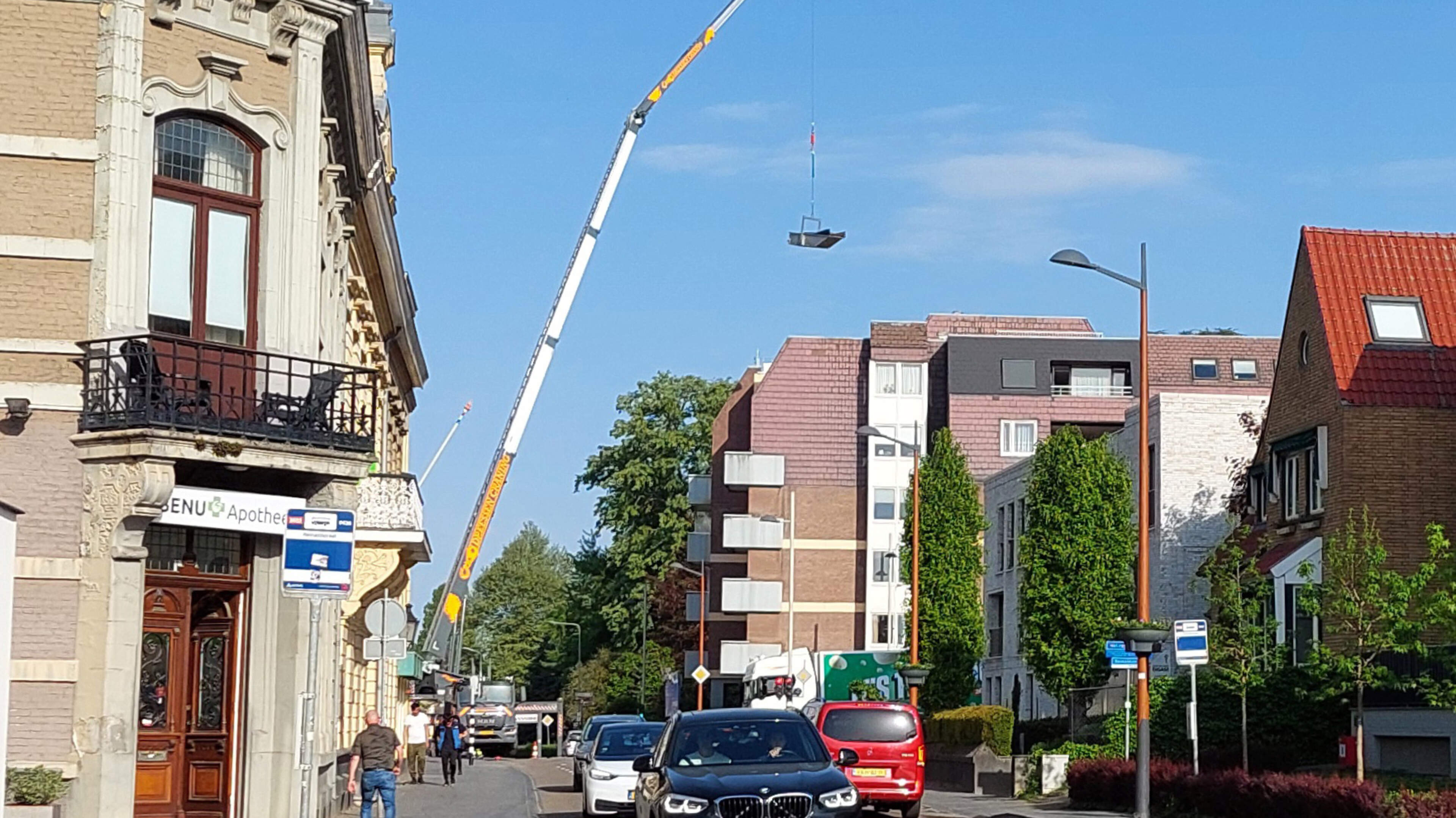 De oplossing voor alle Maastrichtse problemen, zwengelende containers en bedenktijd voor fietsers