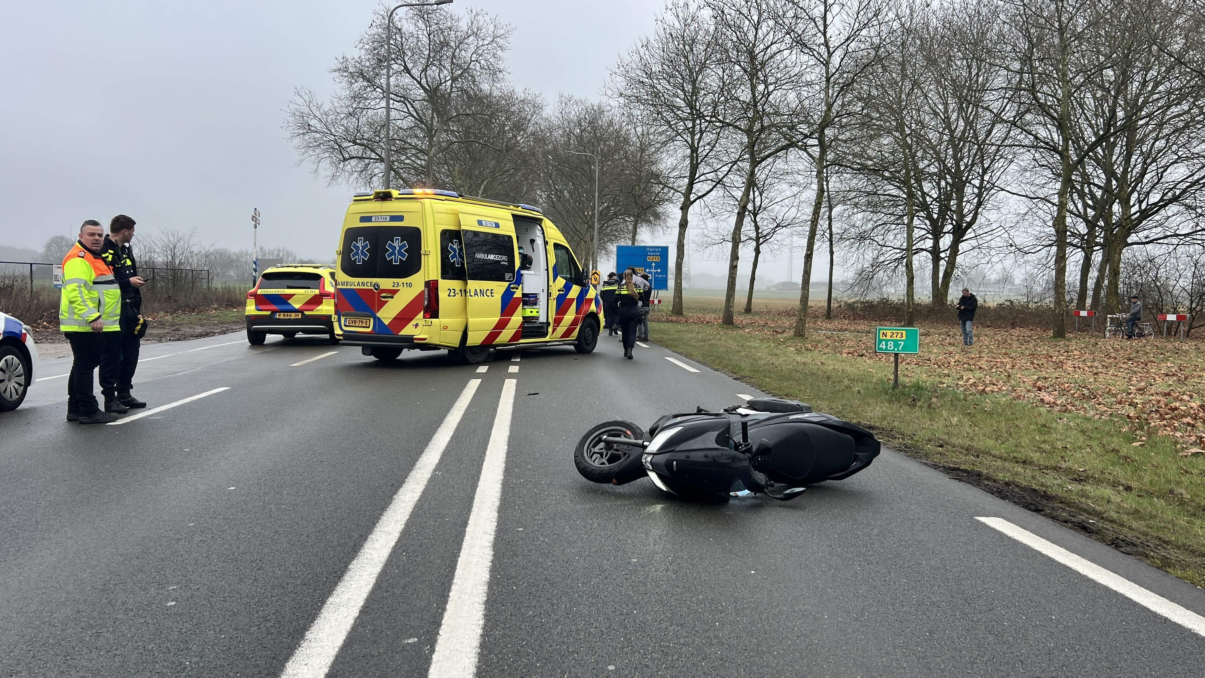 Scooterrijder gewond na botsing met bestelbus op Napoleonsweg in Horn.