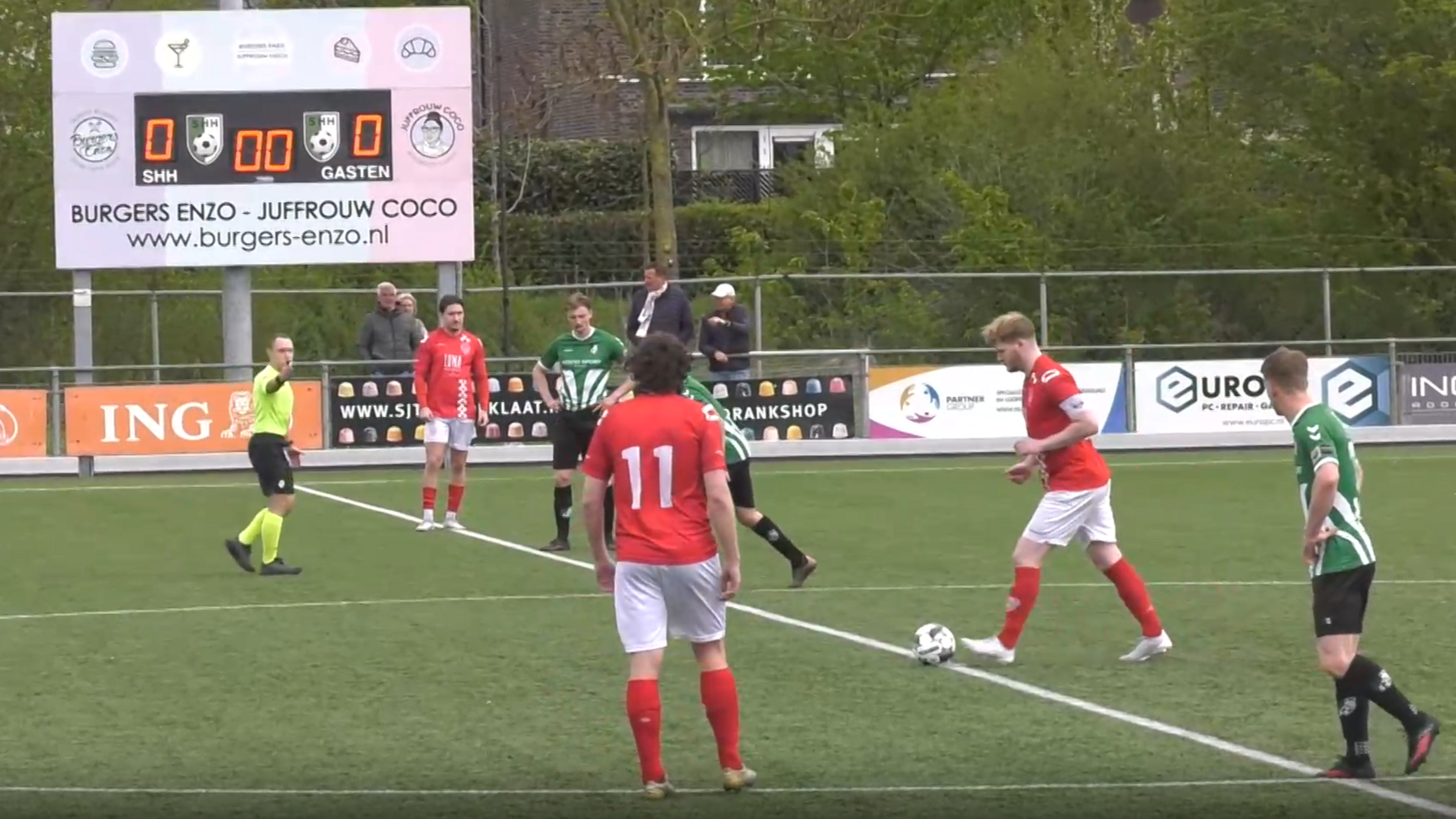 VIDEO Kansenregen, bizarre wending en lekker veel doelpunten in topper tussen SHH en DVO, bekijk hie