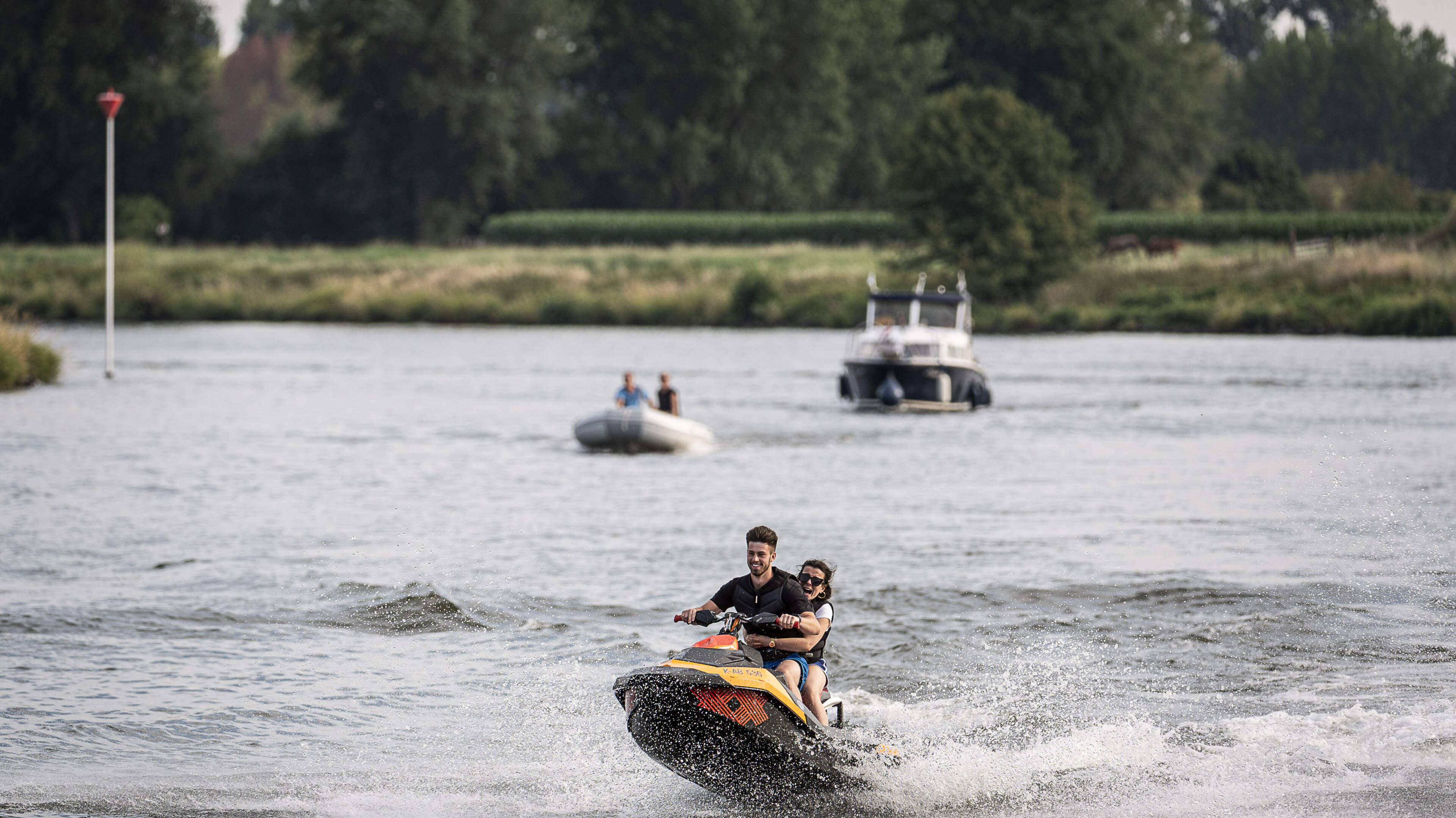 Boa’s mogen geen boetes uitdelen als een boot te snel of gevaarlijk vaart en dat zorgt voor spanning