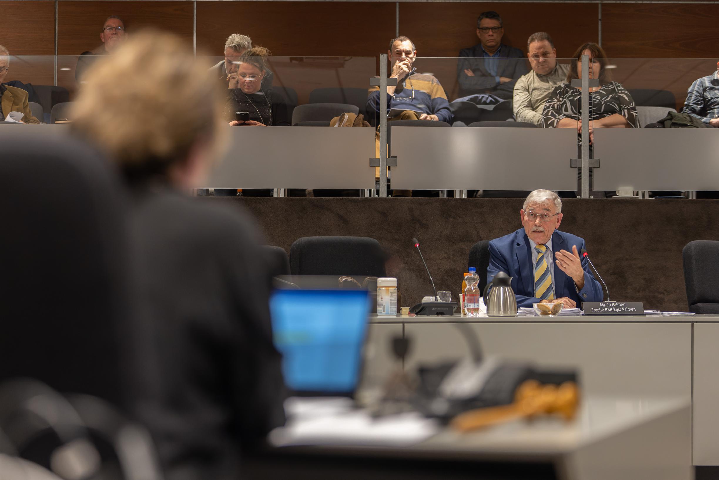Rijksrecherche wil oud-raadslid Jo Palmen spreken voor strafrechtelijk onderzoek, hij heeft daar gee