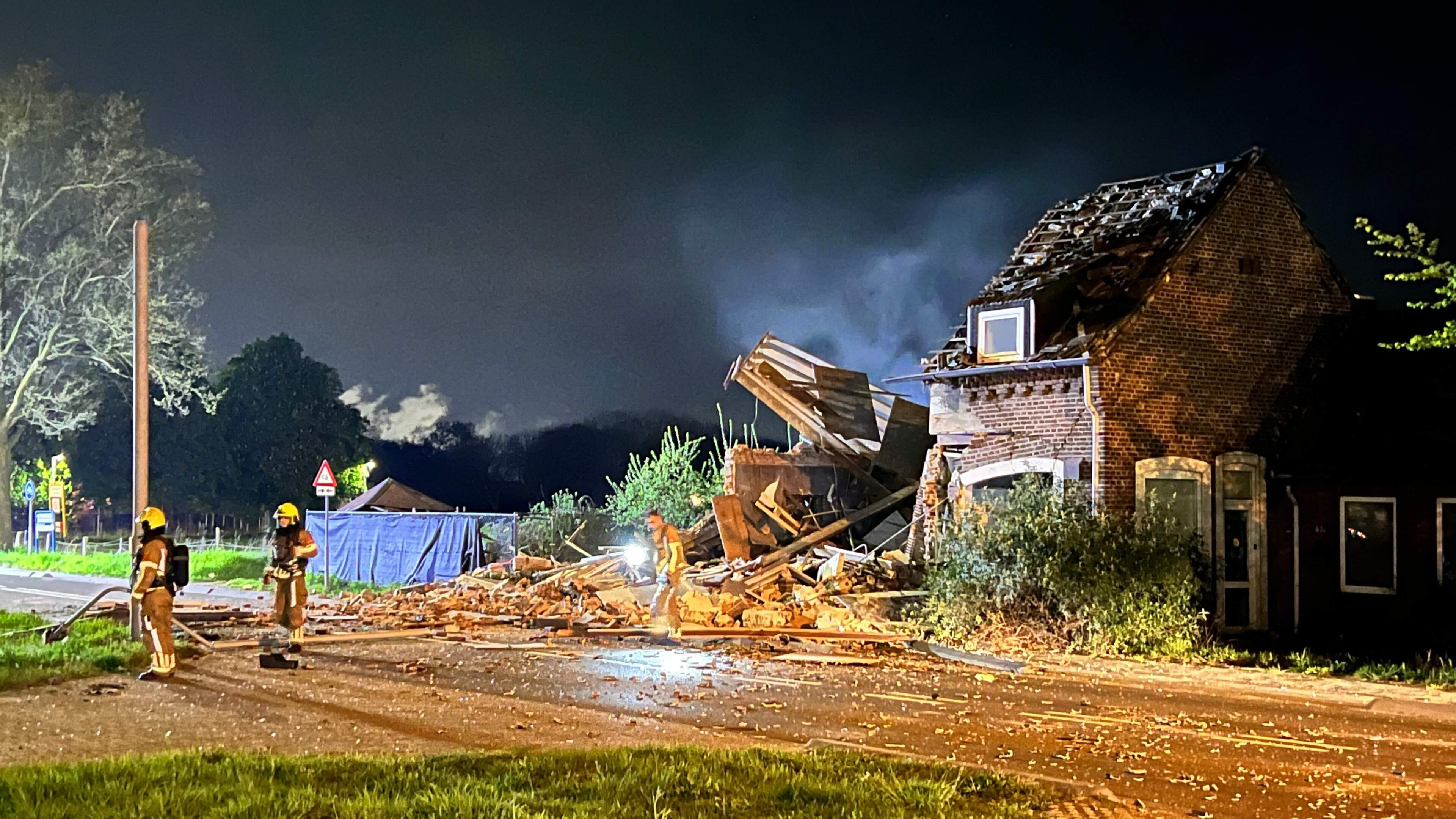 Grote ravage na explosie in ‘vermoedelijk leegstaand’ pand in Roermond