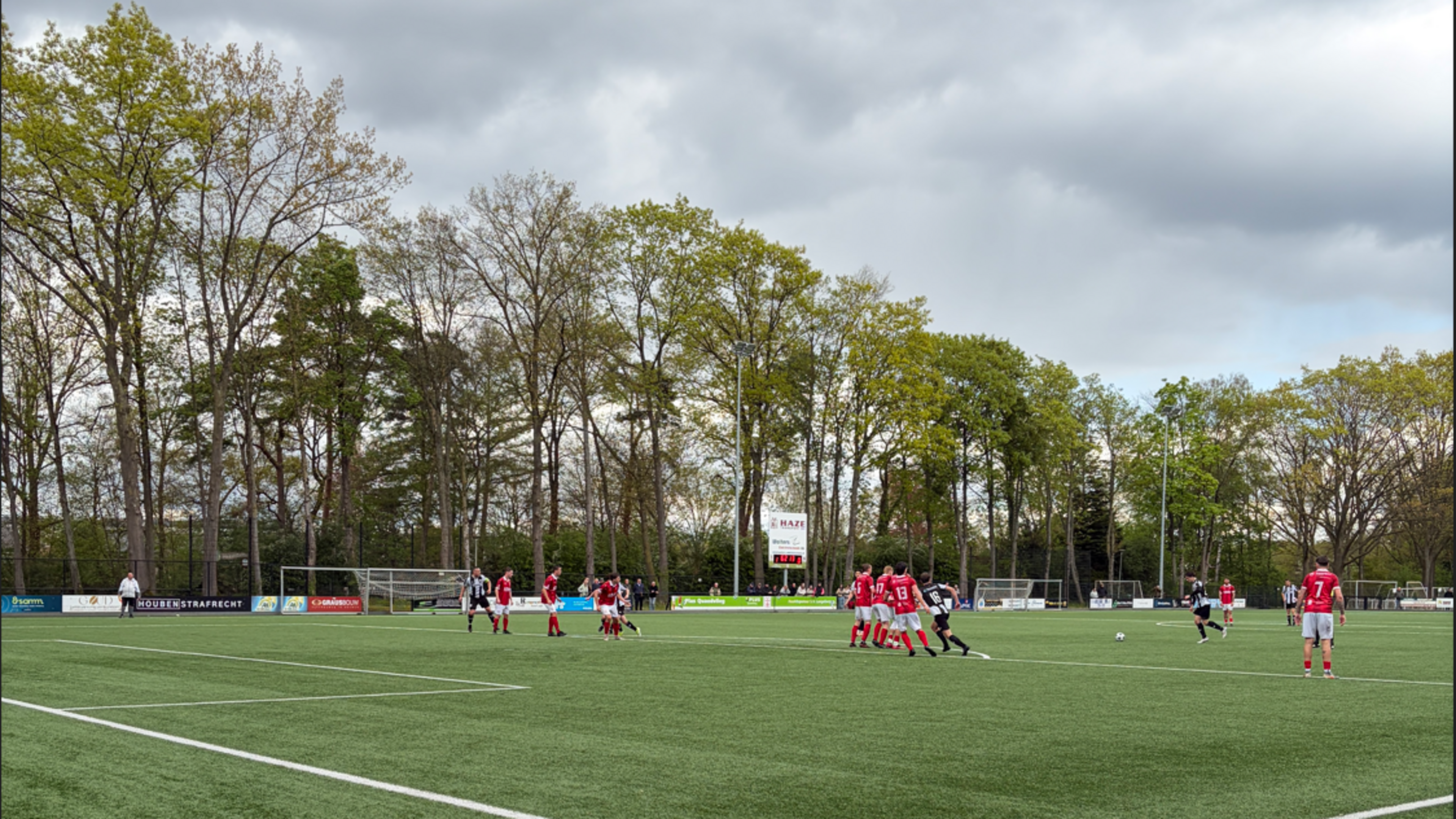 Langeberg zet stap richting nacompetitie tegen Sittard dankzij gouden moment Ton Velraeds: ‘Dit zijn