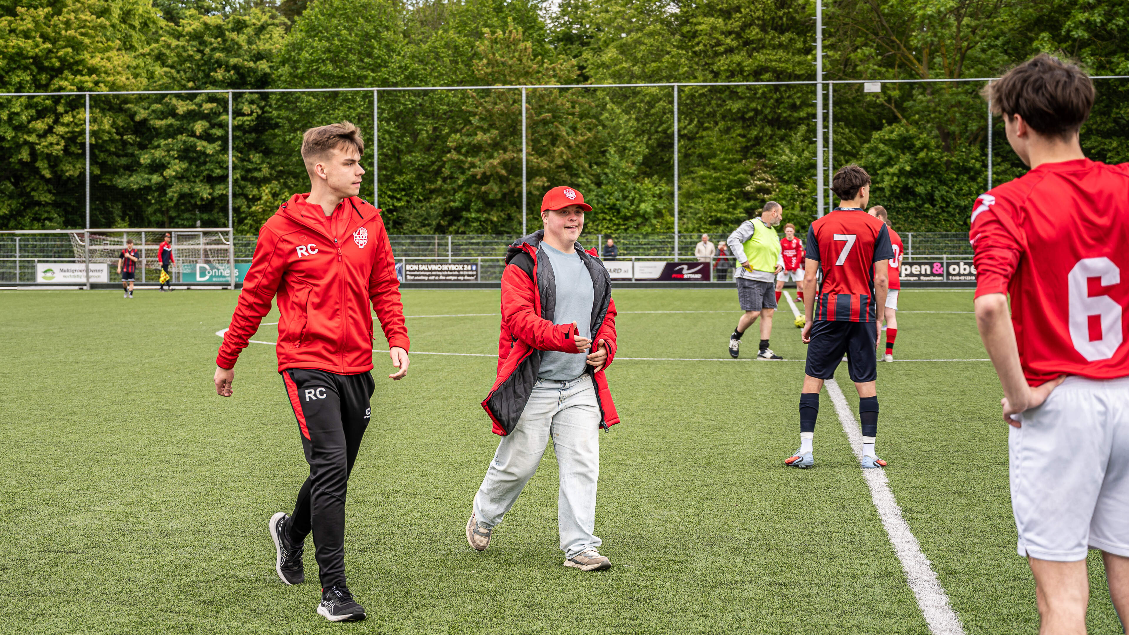 Met het onverslaanbare enthousiasme van Tim erbij behaalt DVO JO19-1 uit Sittard eerste kampioenstit