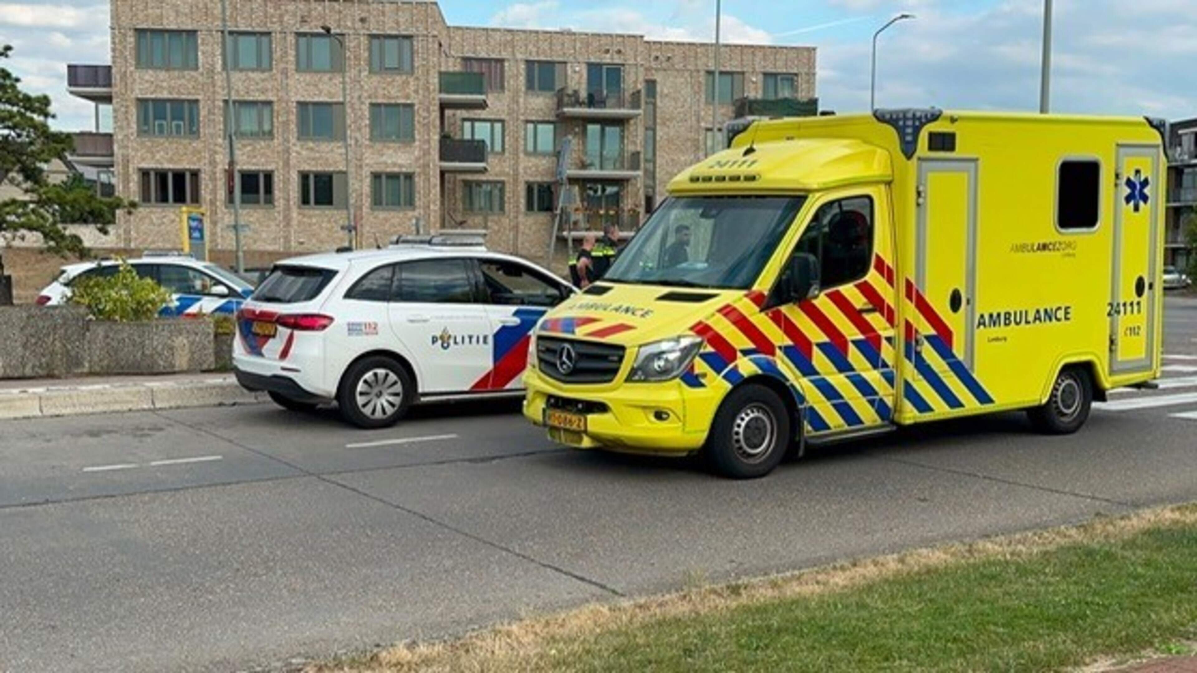 Wielrenner door auto aangereden op rotonde in Brunssum