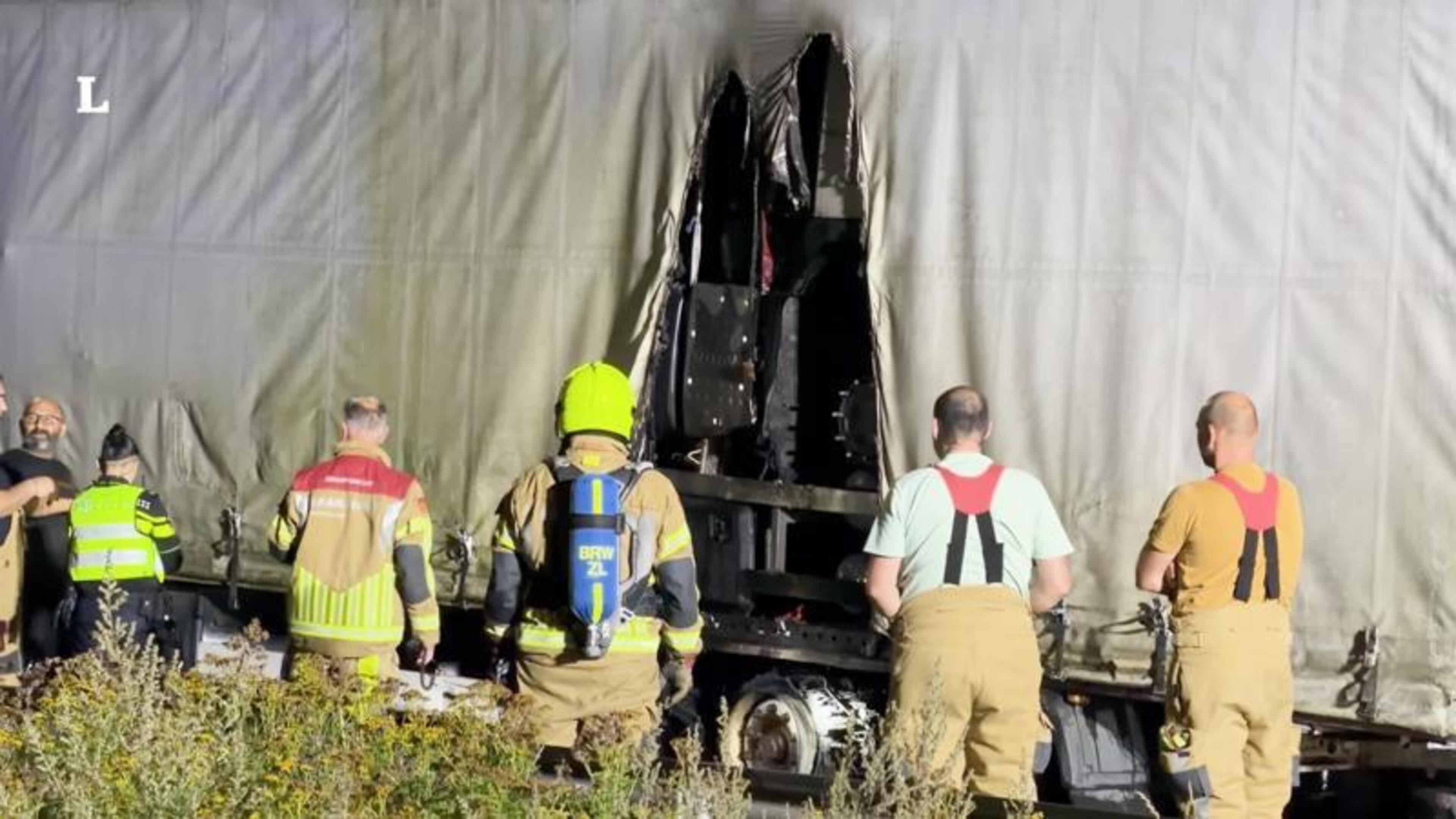 Vrachtwagen op oplegger vat vlam in Sittard