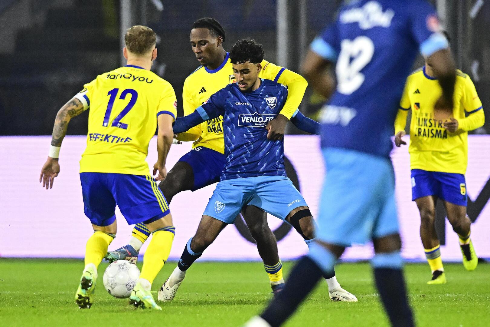 Jonge debutanten van VVV krijgen heuse vuurdoop: ‘Hier speelden ze ...
