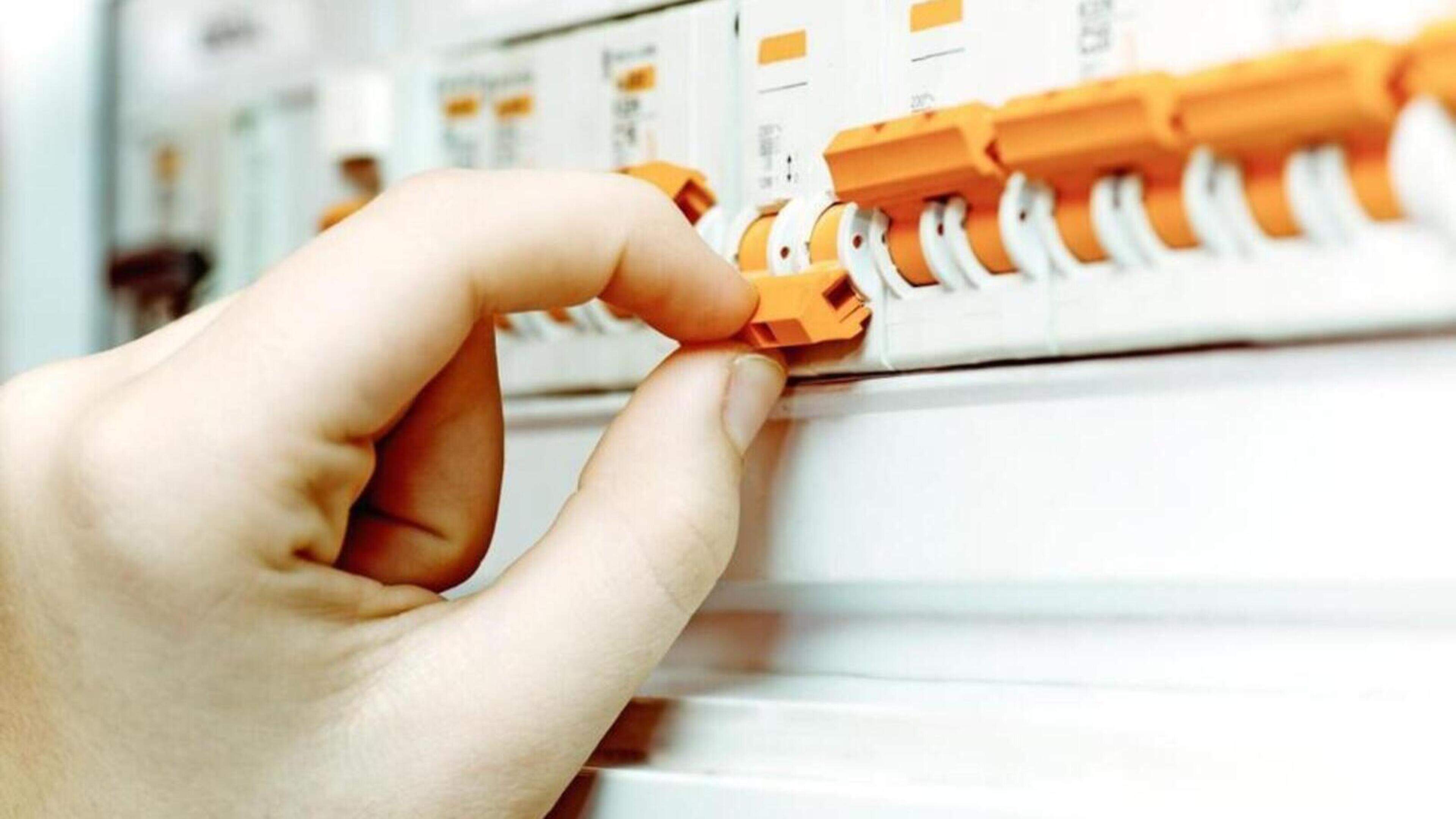 Ruim 16.000 huishoudens zonder stroom vanwege grote storing in Maasbracht en omgeving