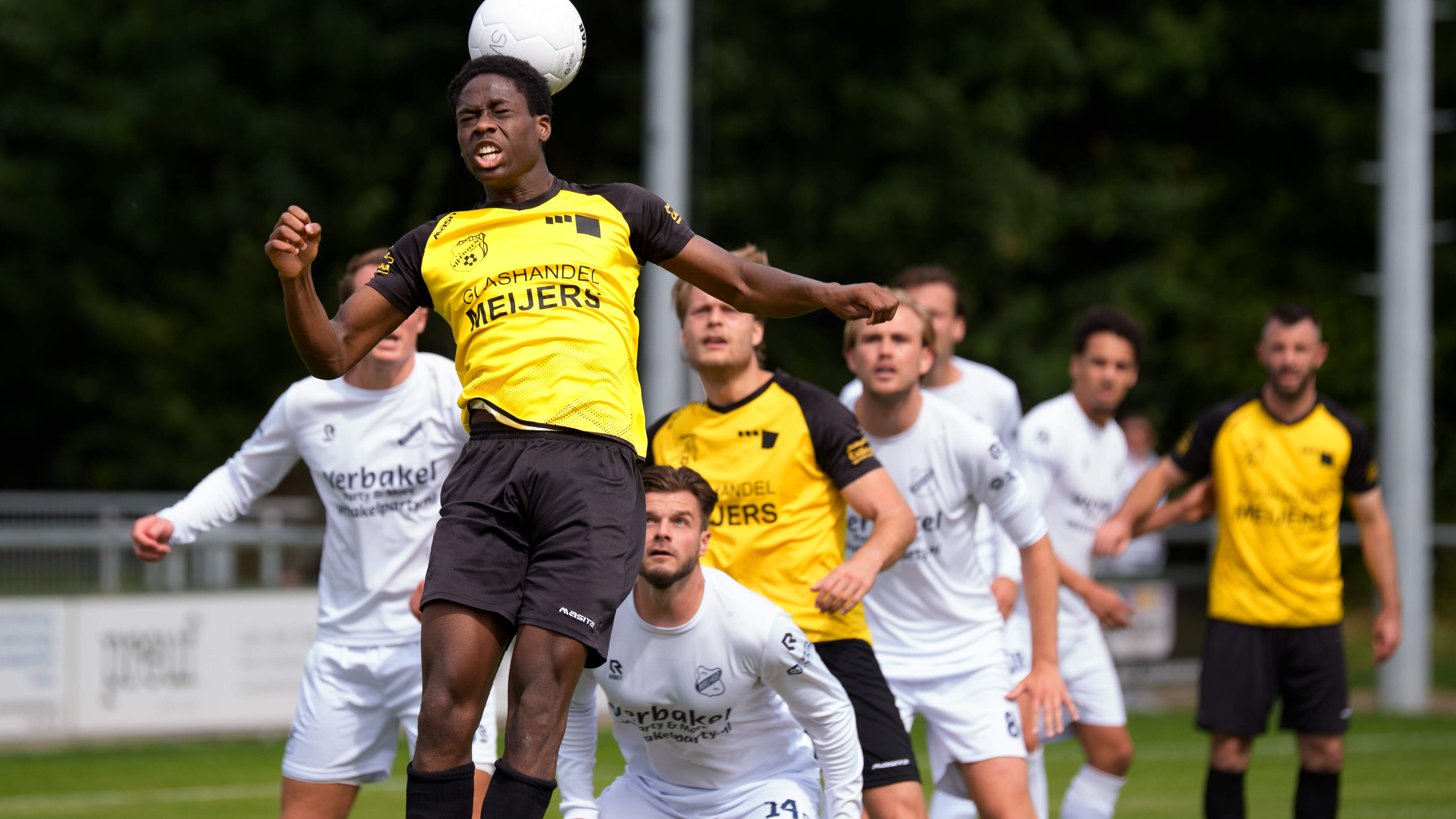 SV Meerssen verliest kansloos van Mierlo-Hout: 'Krijgen we blessures, dan hebben we een probleem