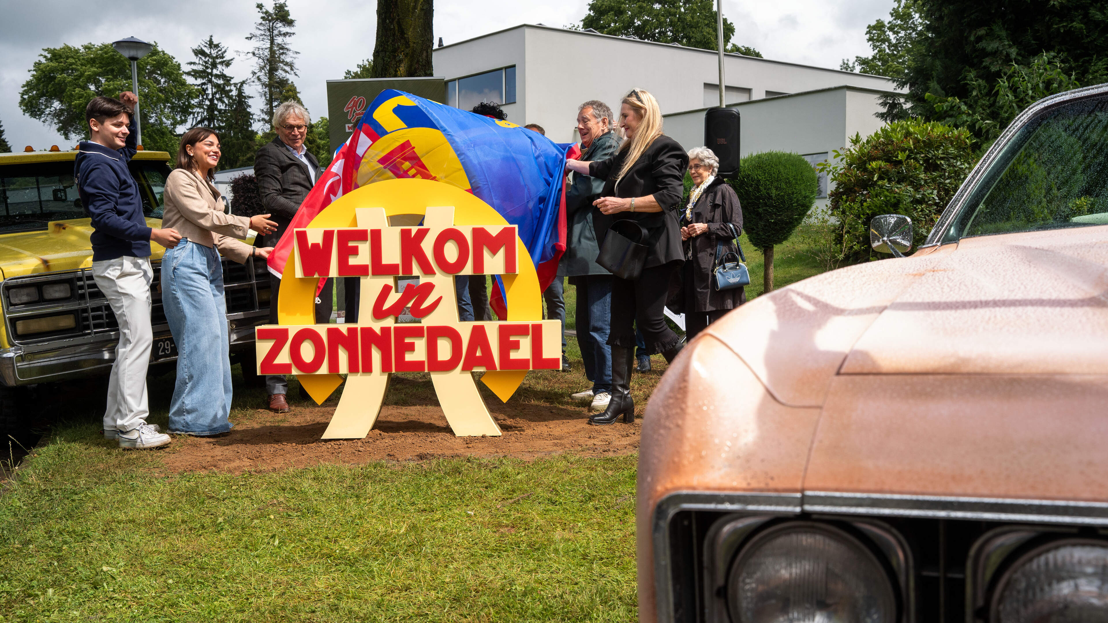 Flodder komt weer helemaal tot leven in Sittard met Zonnedael-bord als permanent aandenken: ‘Johnny 