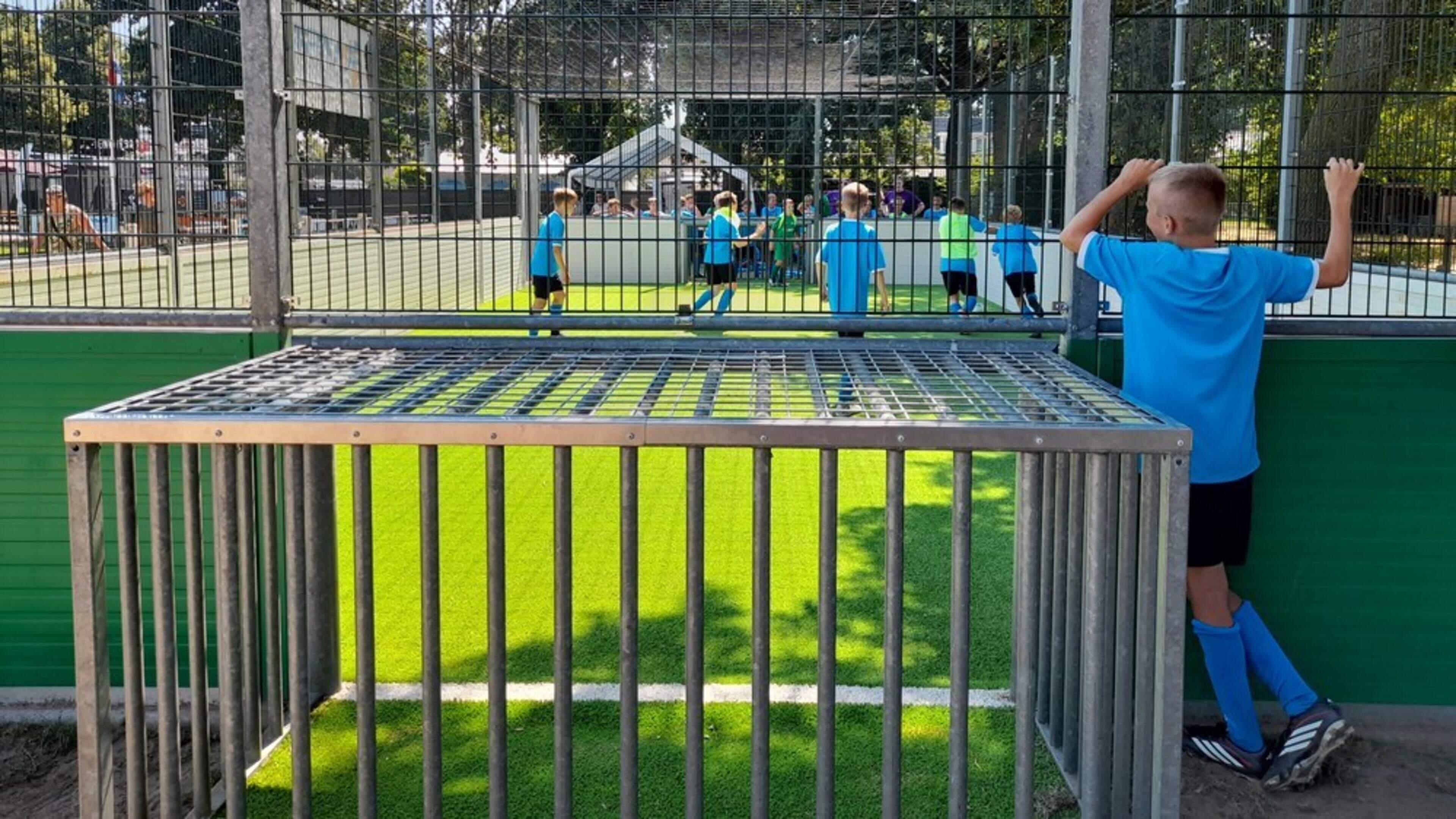 Pannakooi geplaatst naast hoofdveld van Eindse Boys; ook jeugd uit de omgeving mag er gebruik van ma