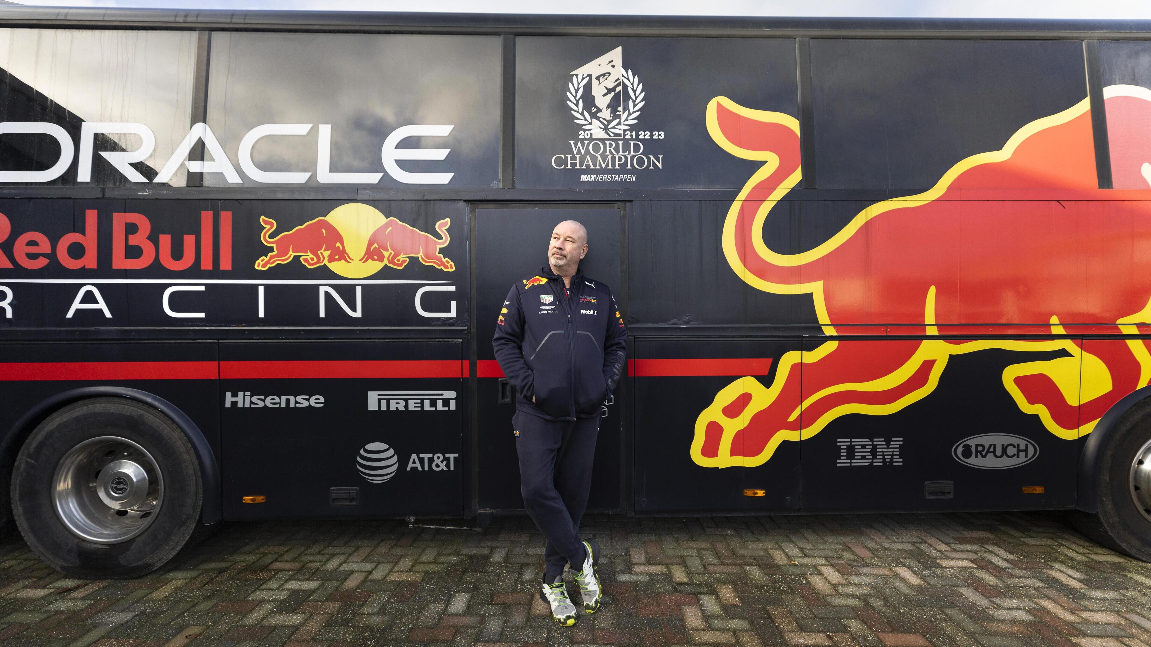 Max Verstappen fanbus krijgt nieuwe stalling in Roermond