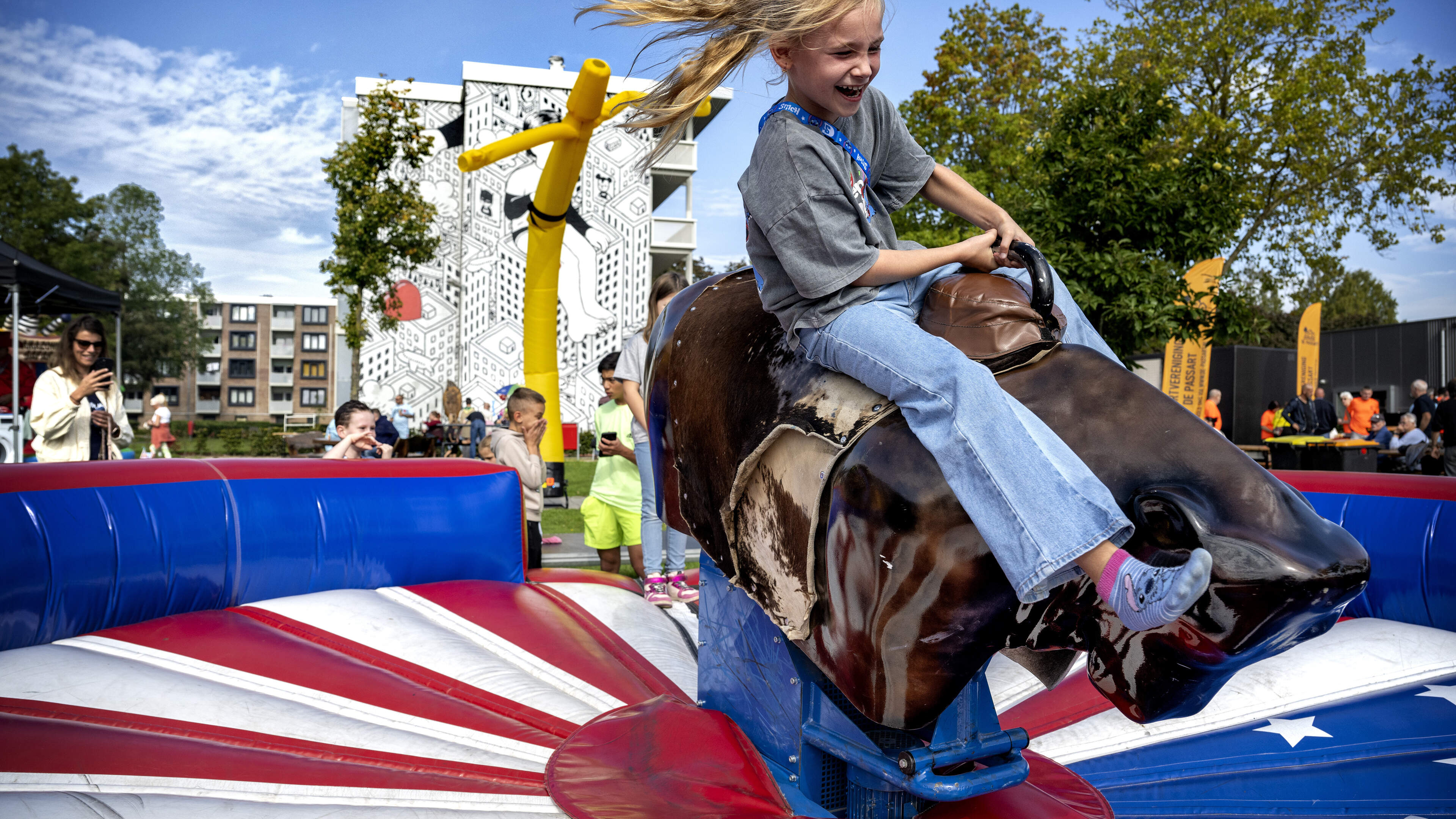 Bewoners De Passart genieten van Nederlands grootste Burendag in Heerlen
