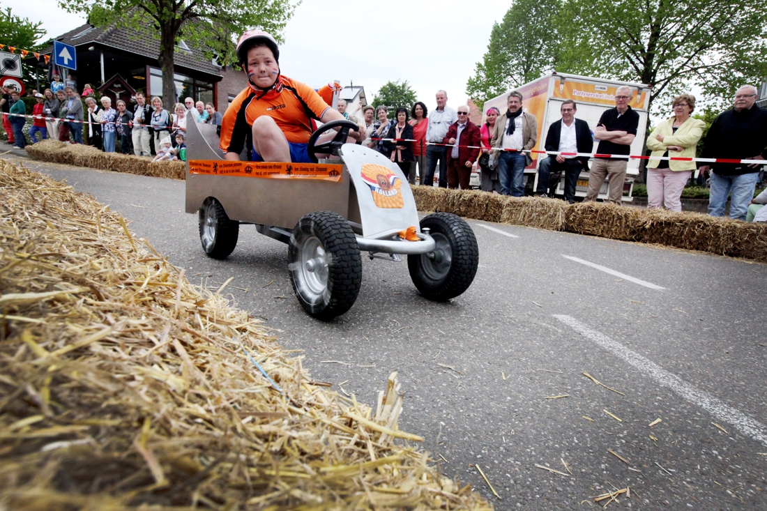 Traptractoren nieuw in zeepkistenrace Epen