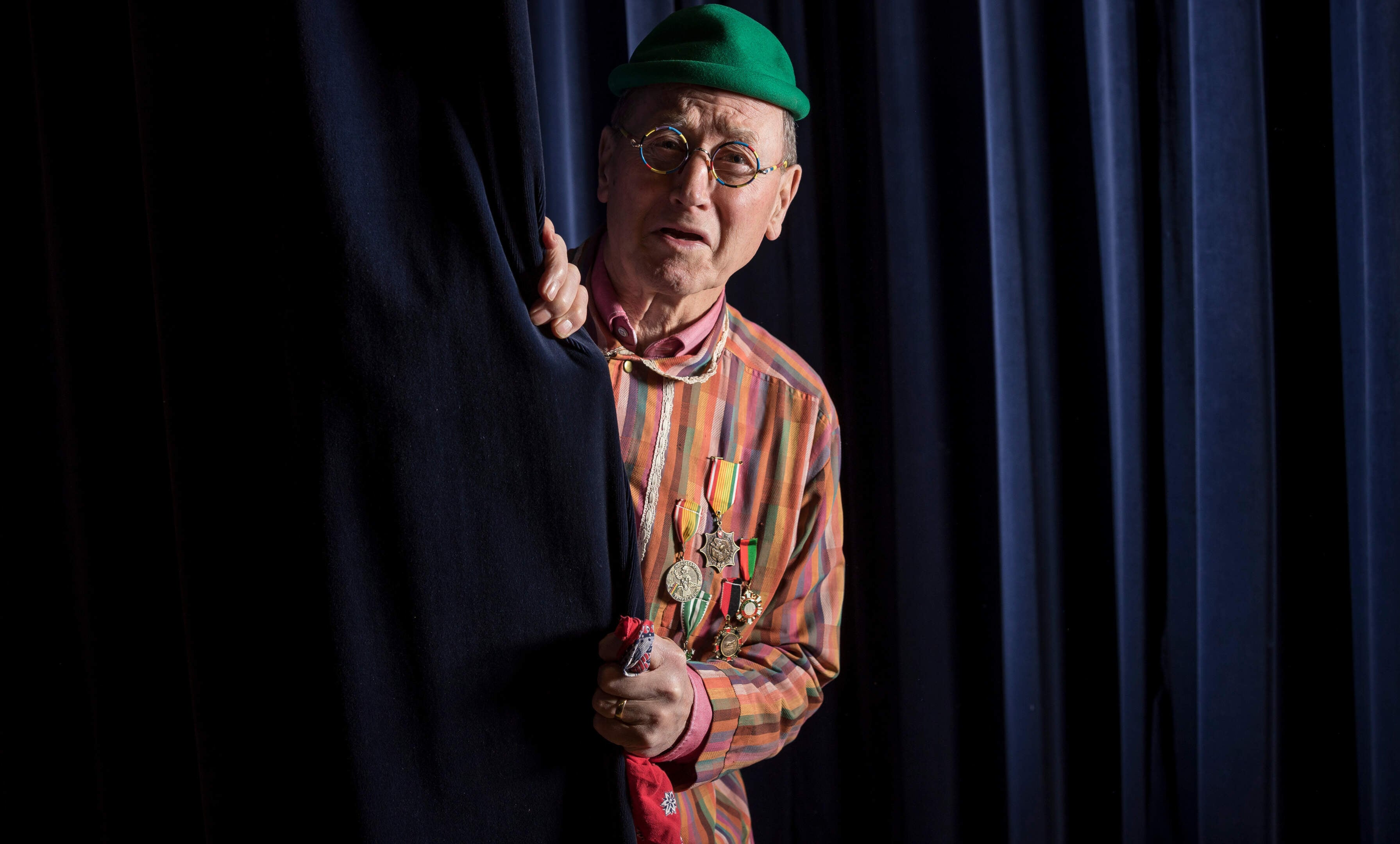 Hoensbroeks carnavalsicoon Piet Boonstra (1940-2026) van Duo Oetgesjloape overleden