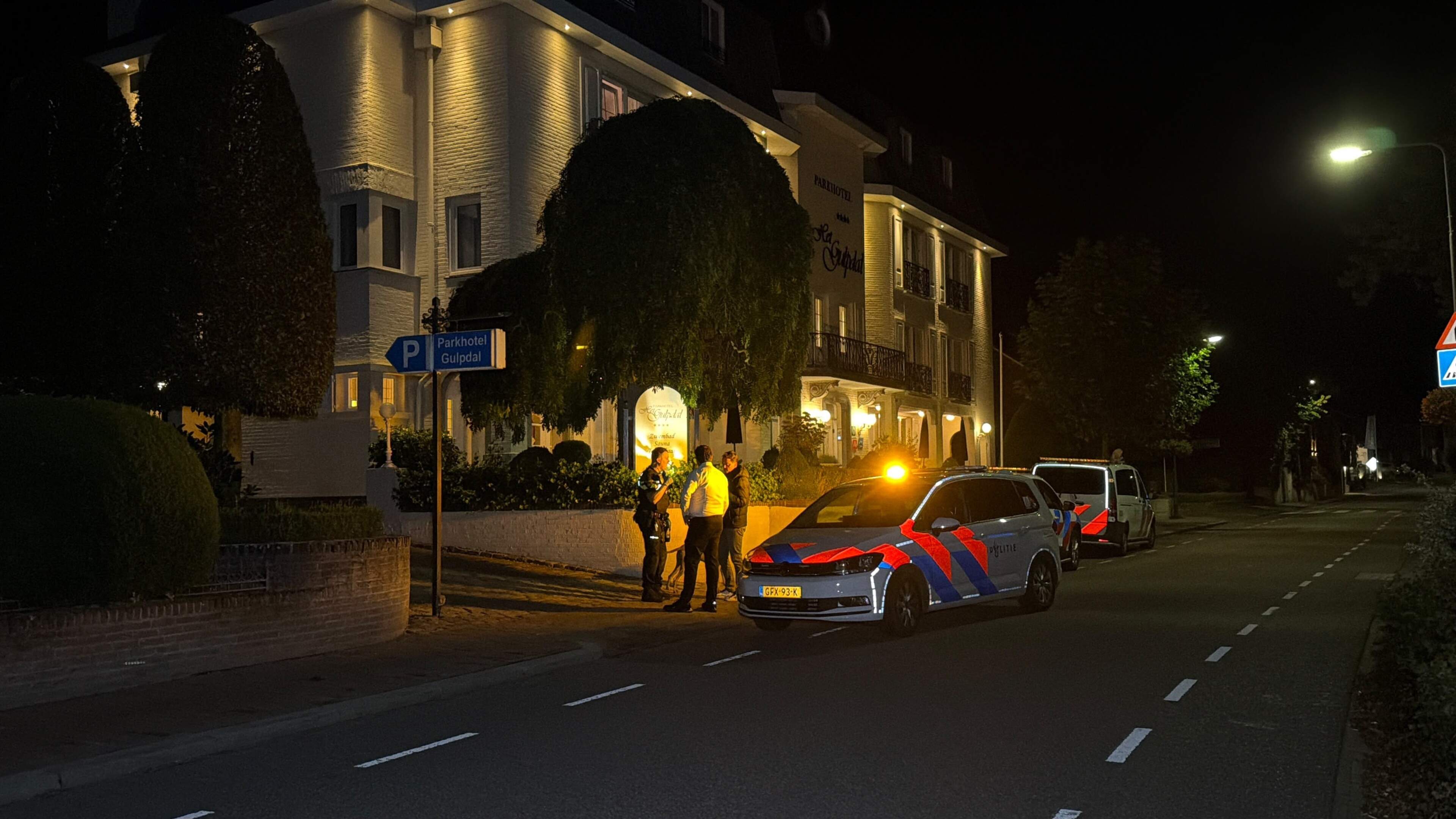 Politie zoekt drie mannen na woninginbraak in Slenaken