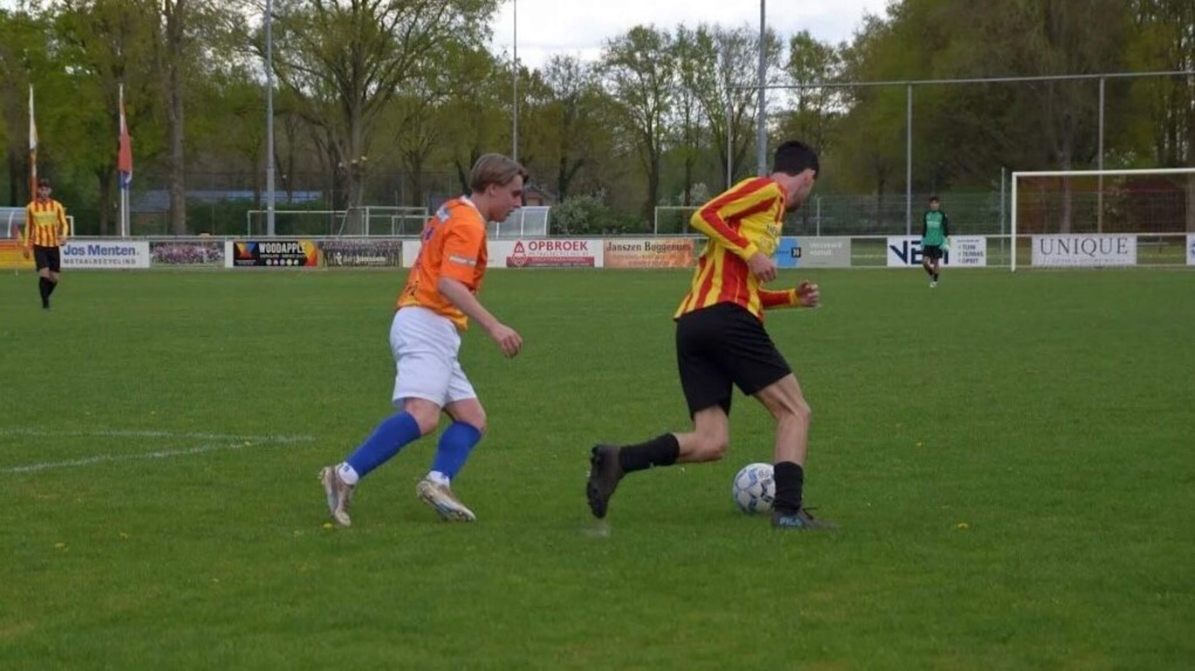 Voor Sam van Deur waren de prikkels bij Reuver weg en dus maakte hij de overstap naar FC Roerdalen: 