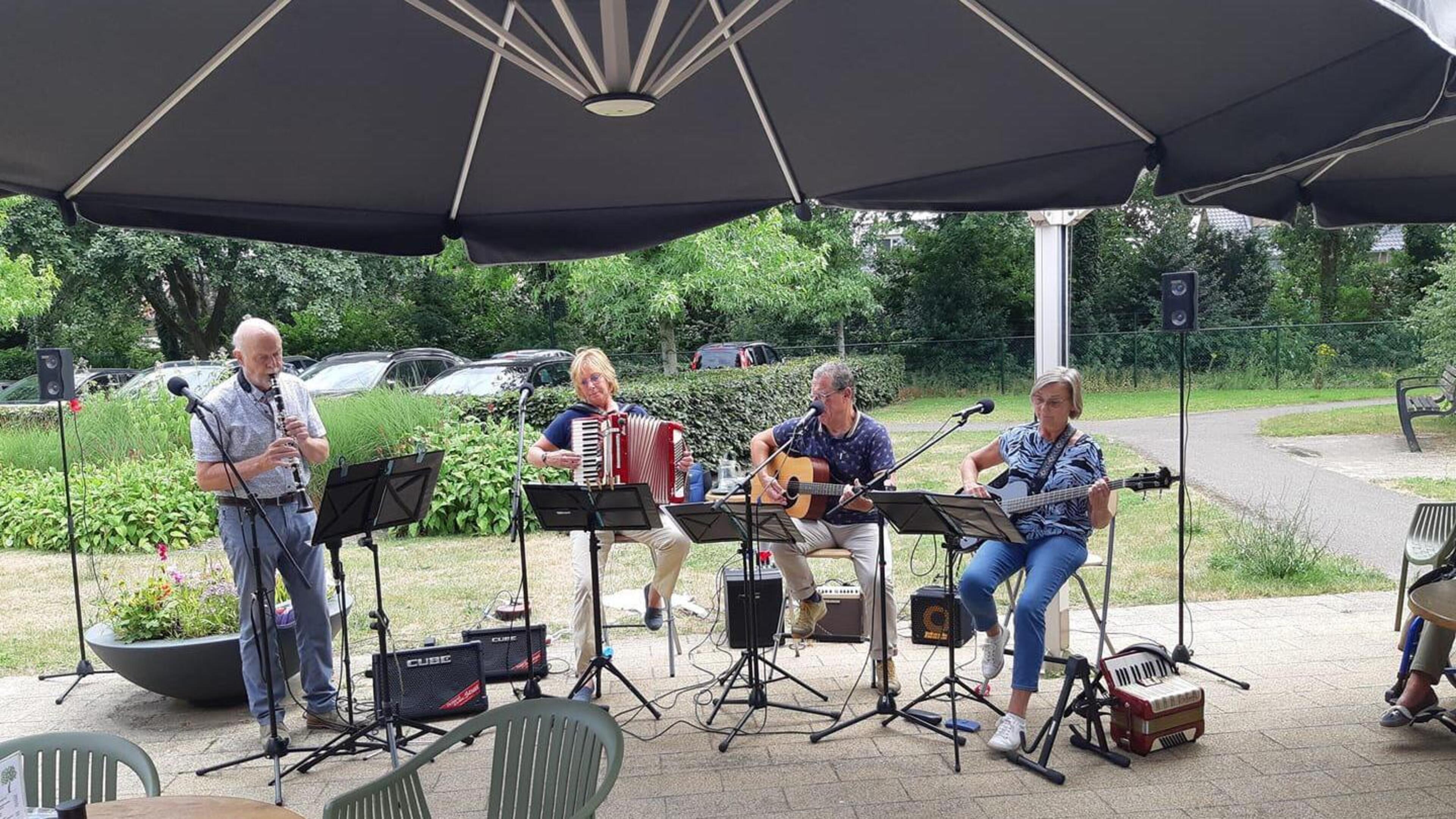 Ambiance uit Someren treedt op in Melderslo
