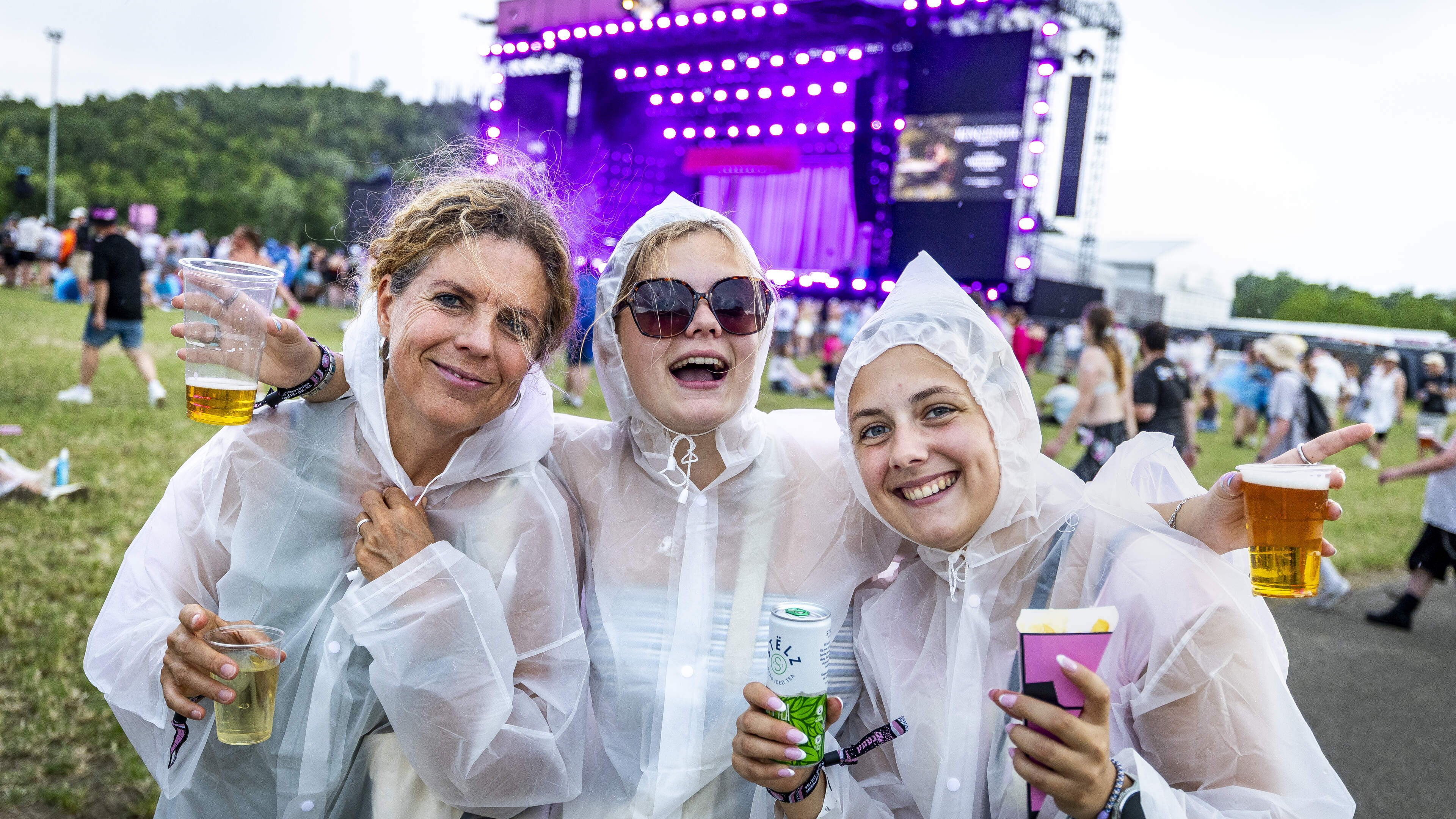 LIVE | Poncho’s aan, feestje door!