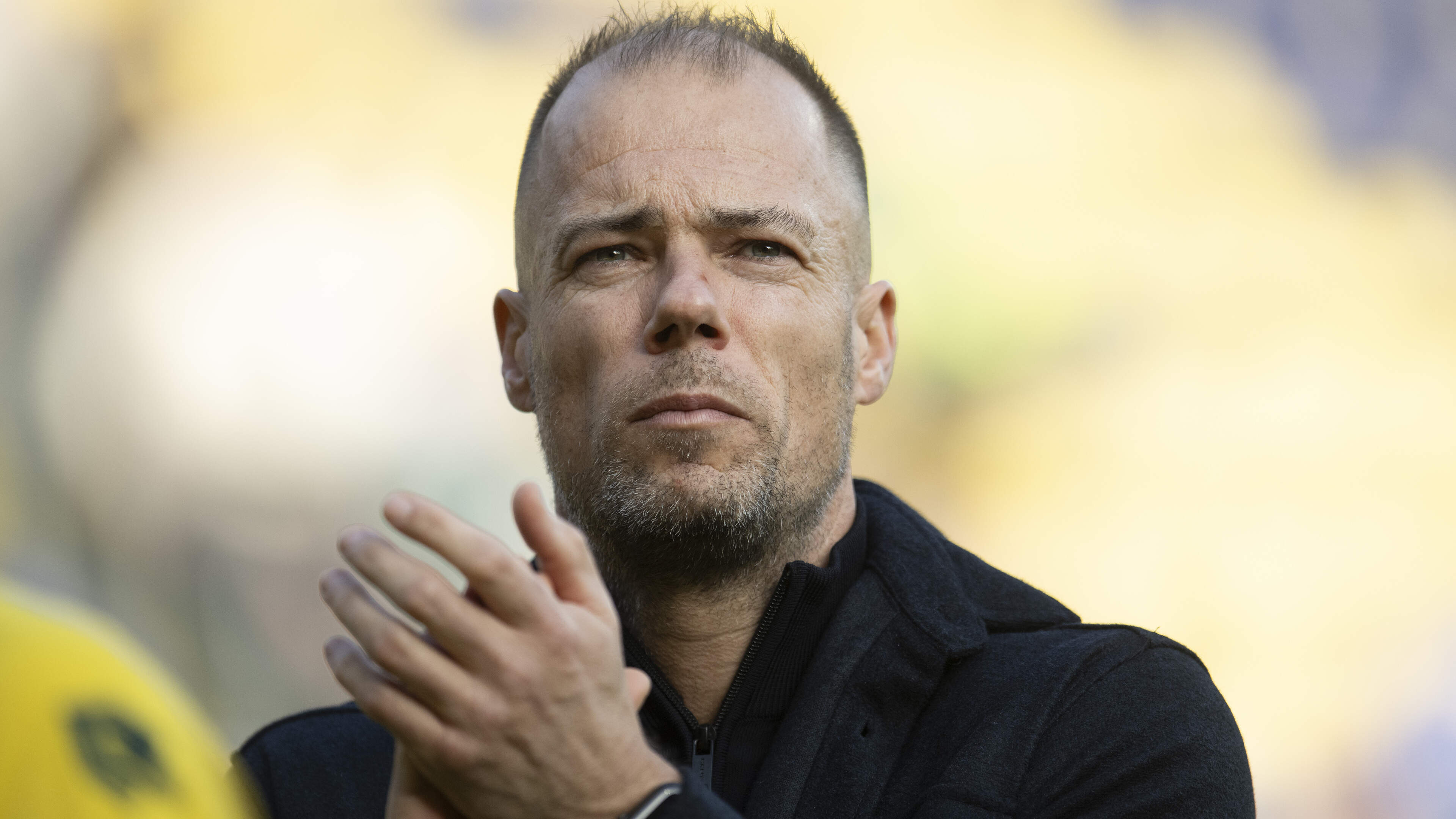 Danny Buijs eist in donderpreek dat ego wijkt voor focus bij Fortuna: ‘Doe er je voordeel mee’