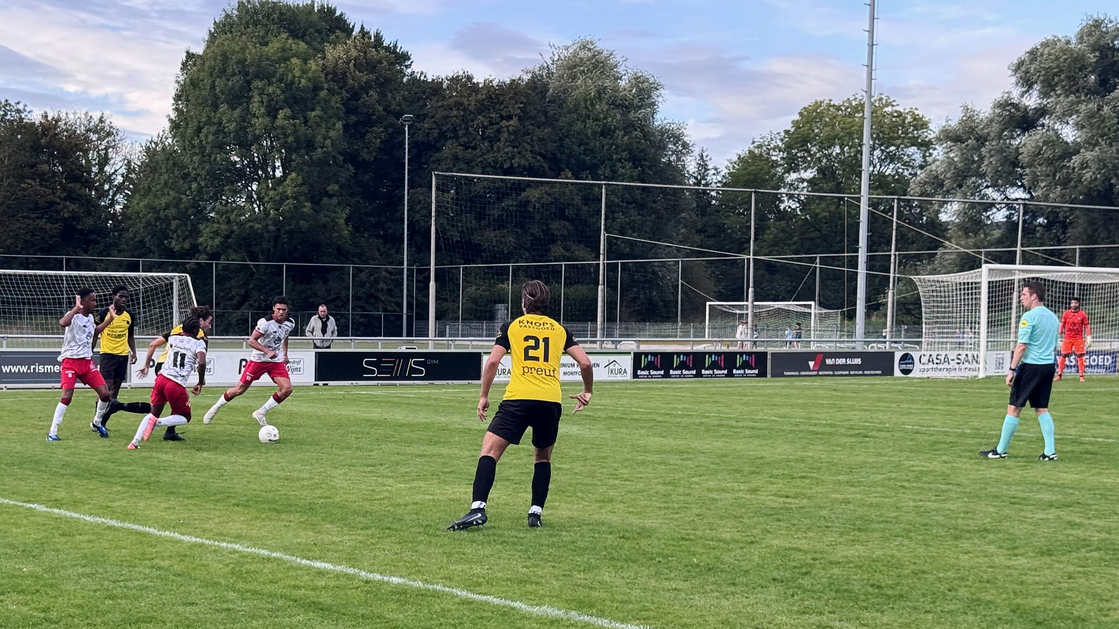 Na drie wedstrijden is SV Meerssen nog steeds puntloos en heeft het al negen goals om de oren gekreg