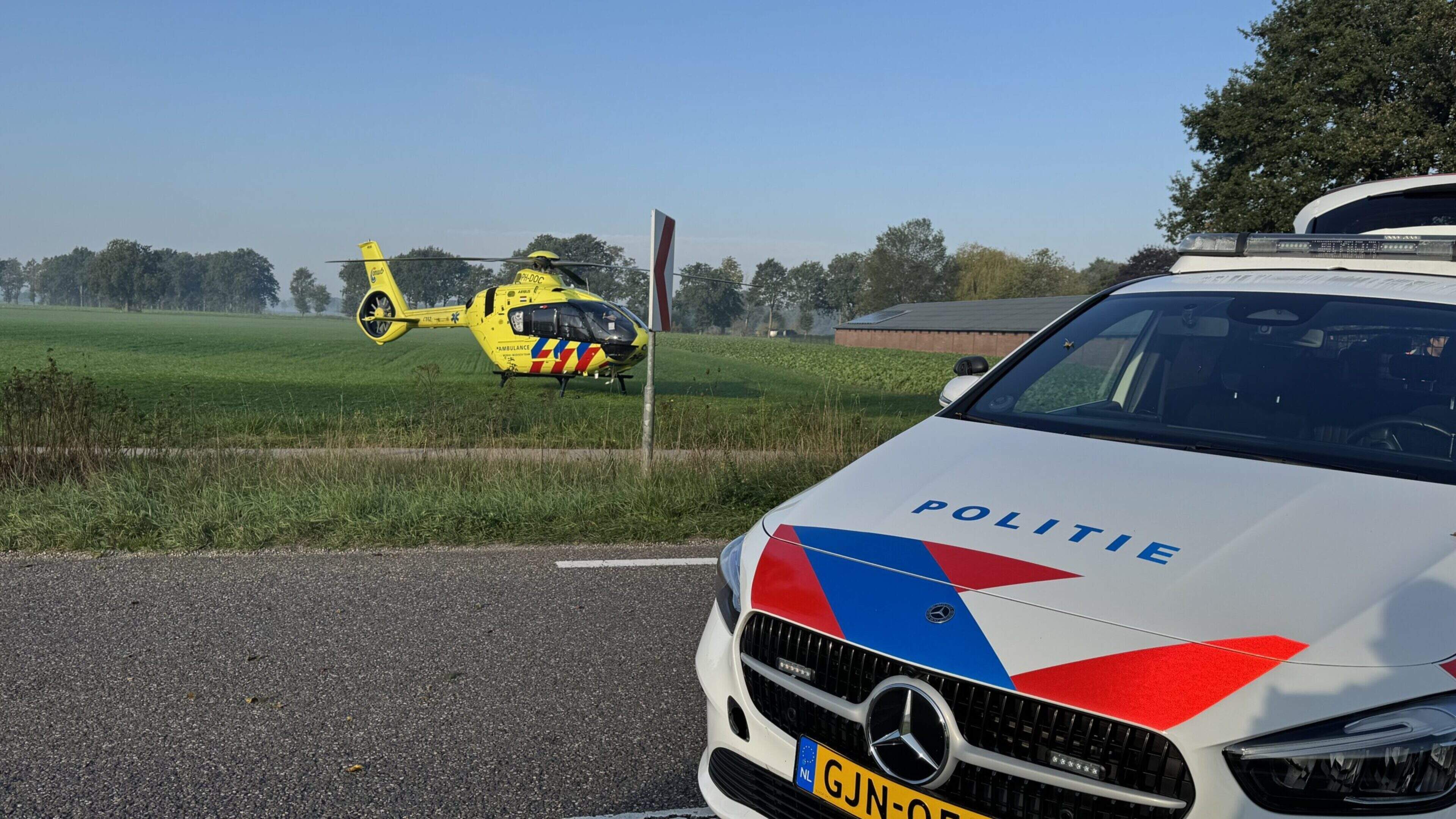 Gewonde bij ongeval met auto en vrachtwagen in Weert: traumahelikopter geland