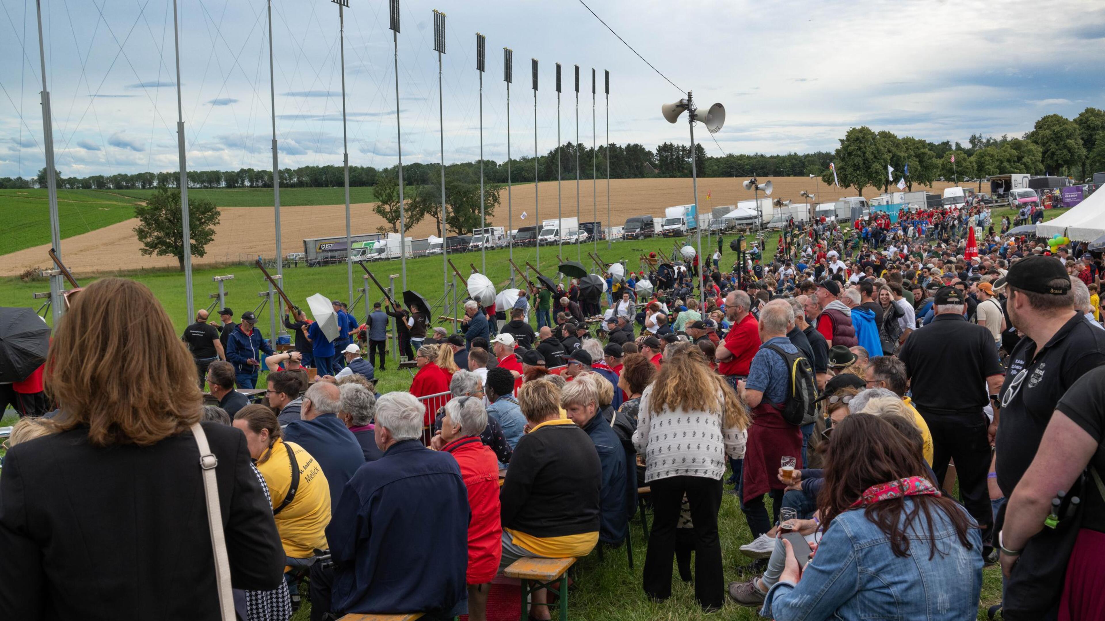 Zo verliep de geslaagde OLS-dag in Doenrade: Limburgse vlag hangt op de kop, eerste bölke meteen gem