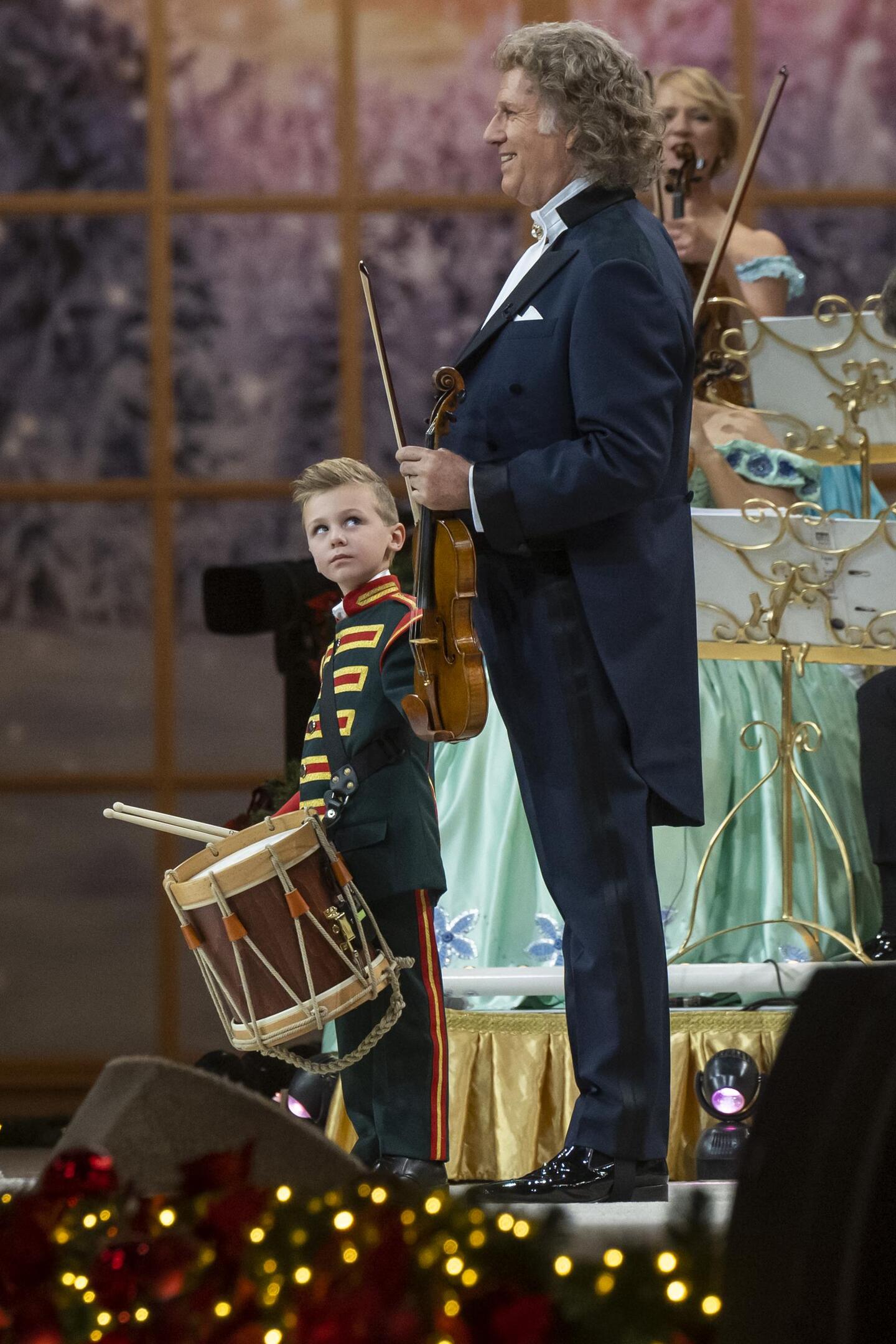 André Rieu betovert publiek in zijn winterpaleis in Maastricht: ‘Als ...