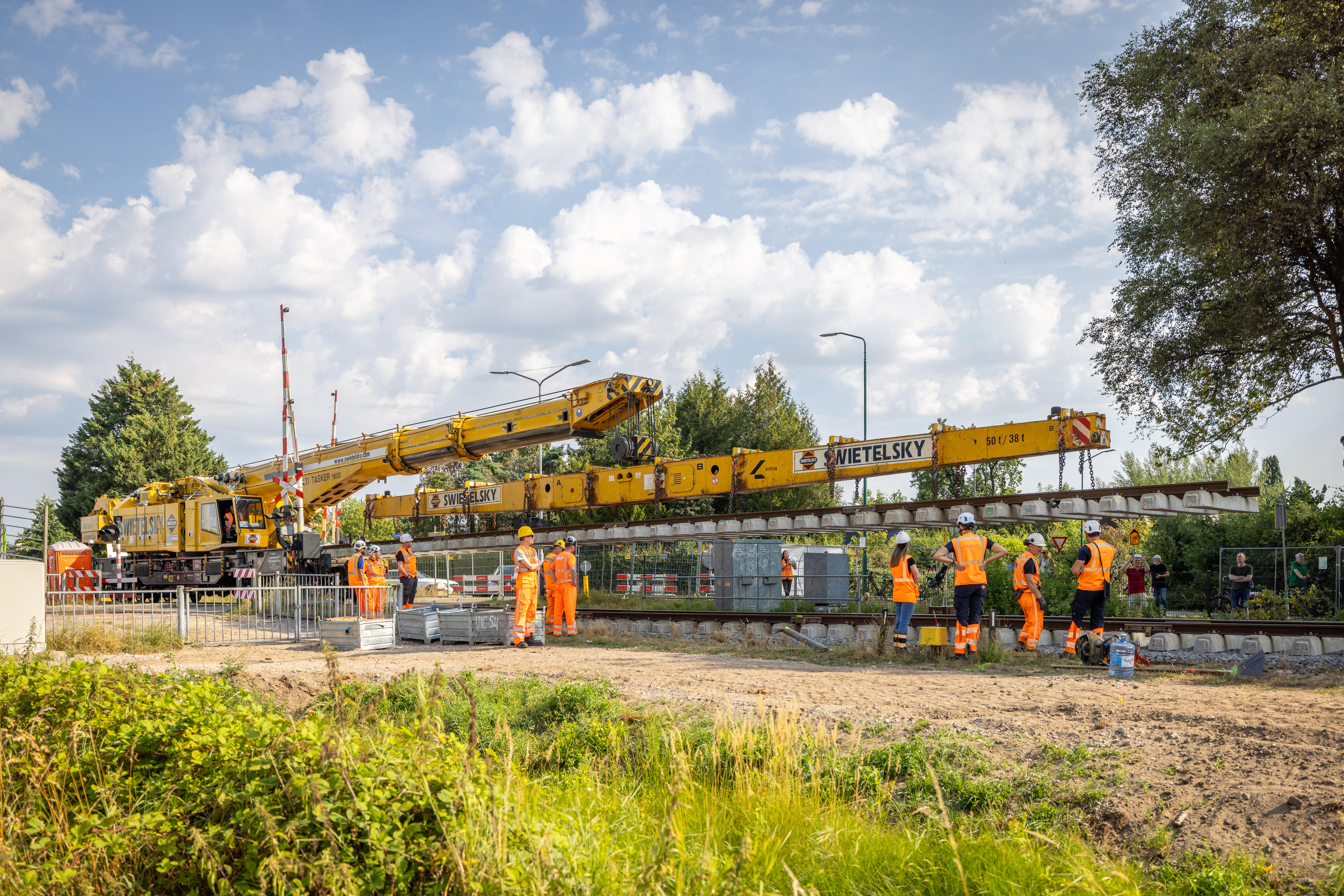 Maaslijn nu ook tussen Roermond en Venlo volop aangepakt: treinen liggen er meerdere dagen uit