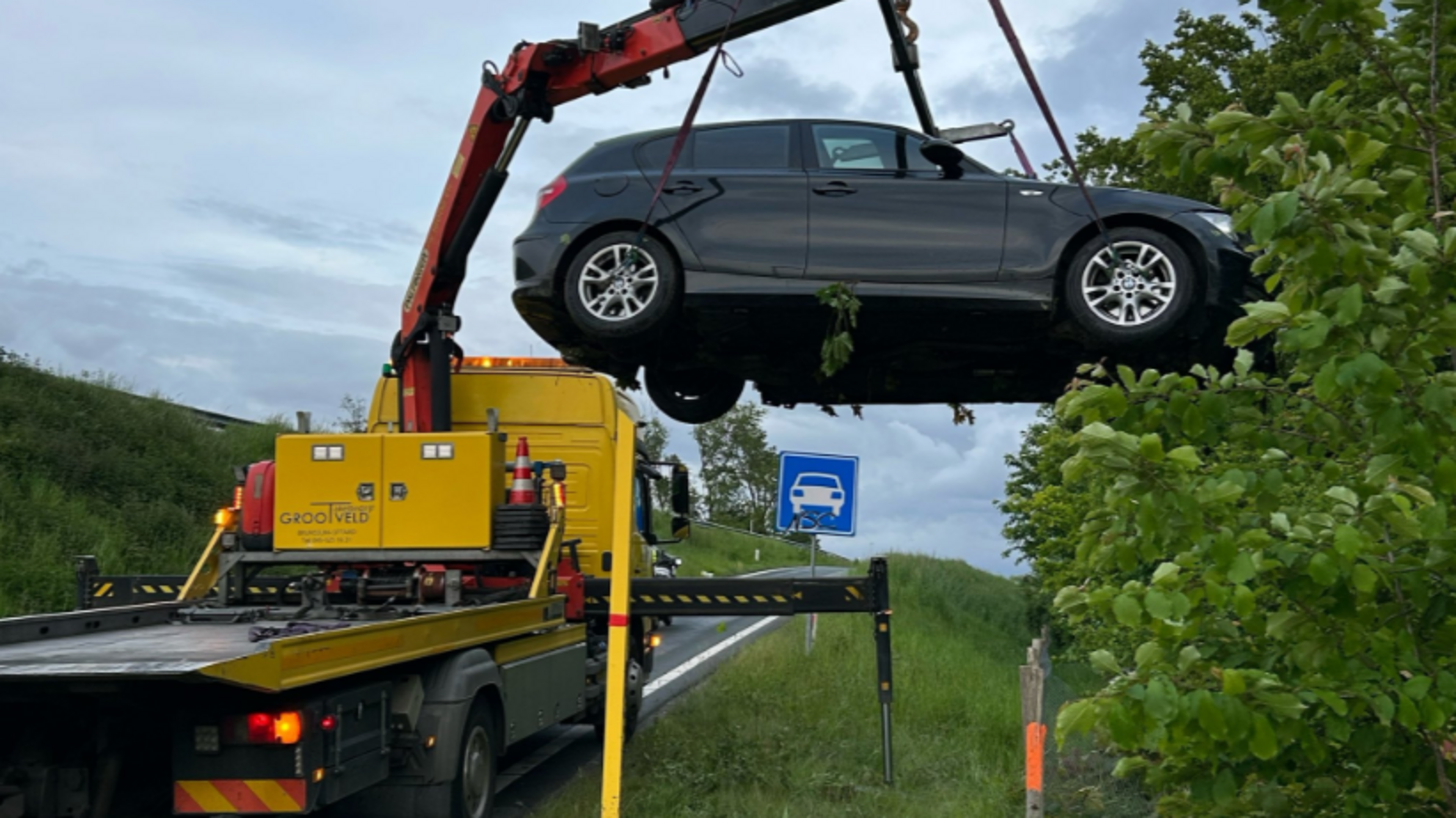 Auto raakt van de weg bij oprit Buitenring in Landgraaf