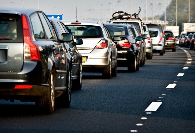 A2 tussen knooppunt Het Vonderen en Maasbracht dicht vanwege ongeval: traumahelikopter onderweg