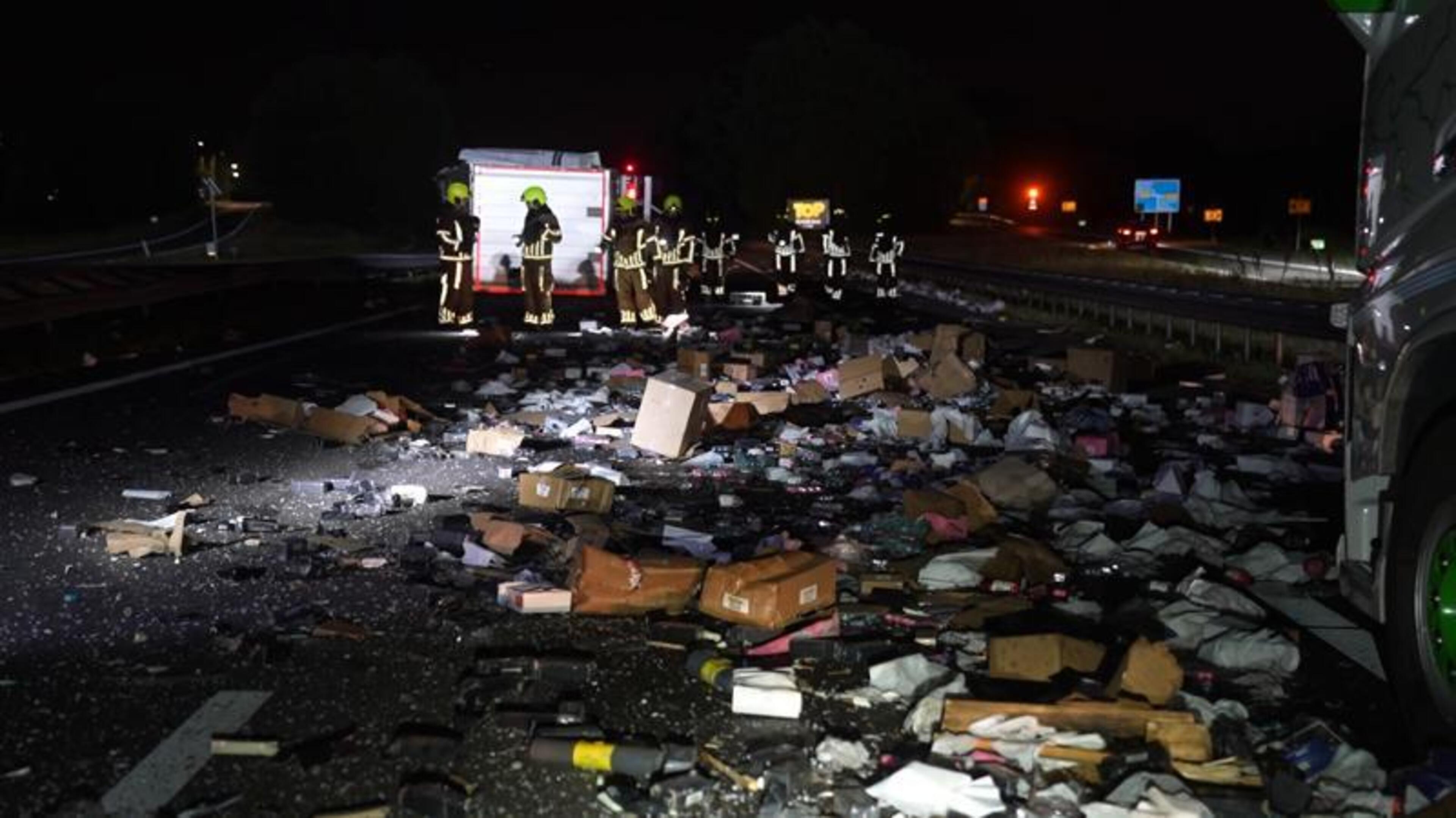 Vrachtwagens botsten op A2