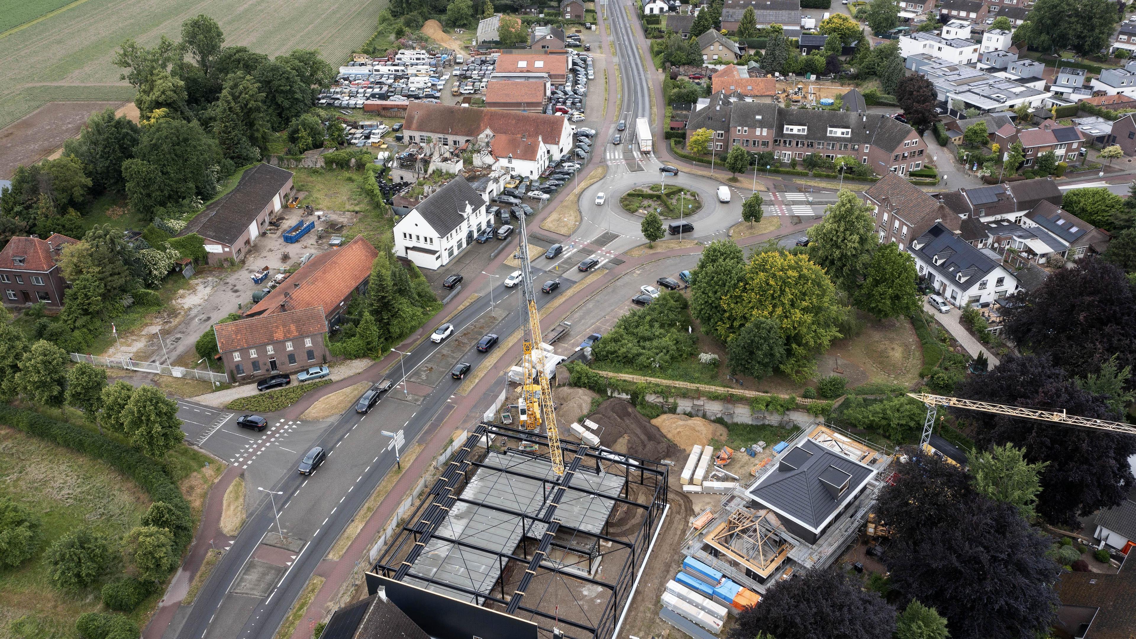 Nieuwe autoshowroom op plek ‘Witte Huis’ moet uitstraling van entree Baexem alvast opkrikken