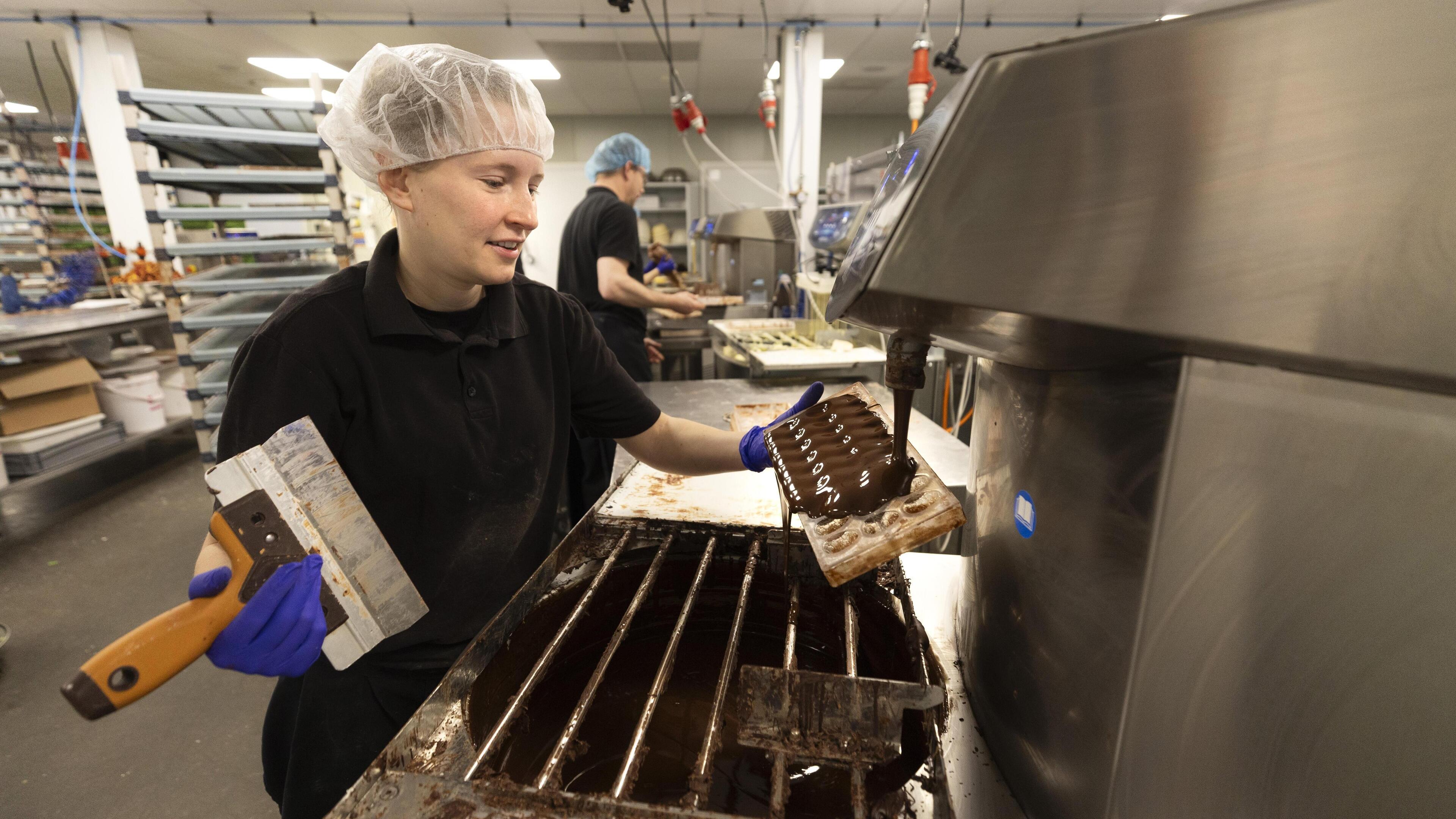 Cacaoprijzen schieten omhoog, ook deze Limburgse chocoladefabriek heeft er last van: ‘Als je naar de