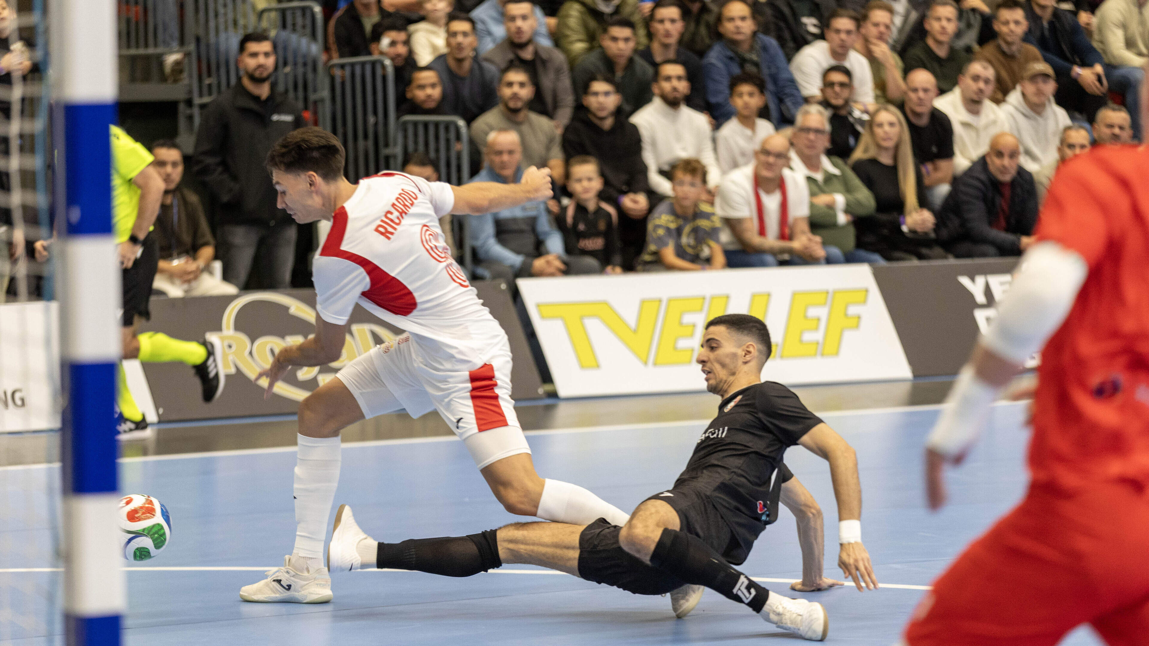 Bijna 800 fans zien Tigers Roermond nipt verliezen van Spaanse topclub in Champions League-opener