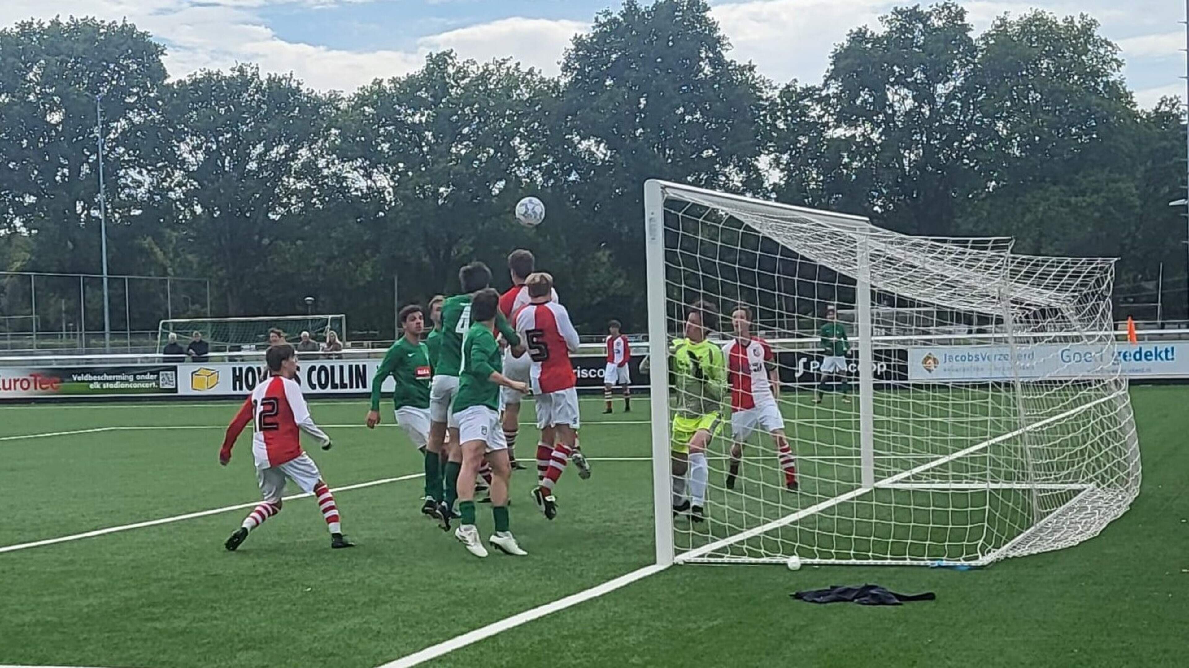 FCV-trainer Houben baalt na ommekeer in verloren thuisduel tegen Lierop: ‘We hebben ze zelf in leven