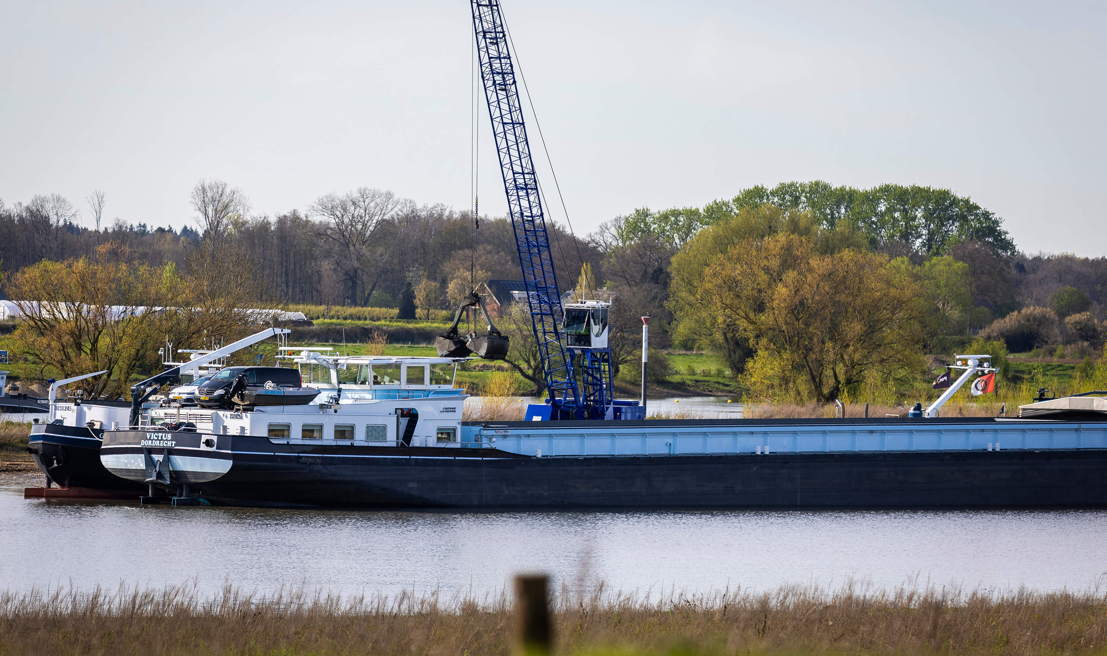 Deponeren van verontreinigd materiaal in hoogwatergeul Lomm toegestaan, maar leidt ook tot vragen en