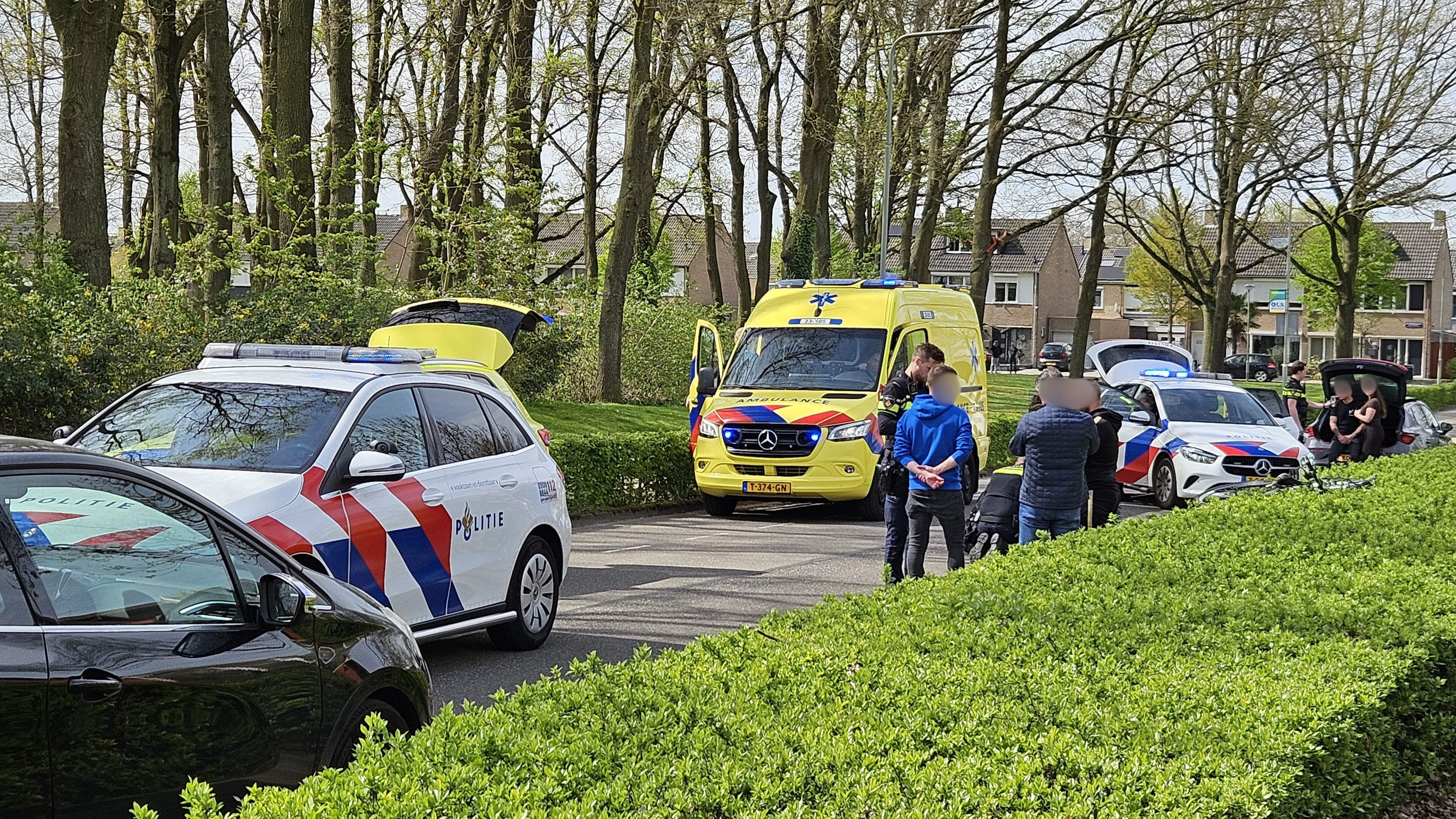 Man gooit emmer vol diesel in riool | Fietser raakt gewond na botsing met auto. Man gooit emmer vol diesel in riool | Fietser raakt gewond na botsing met auto.