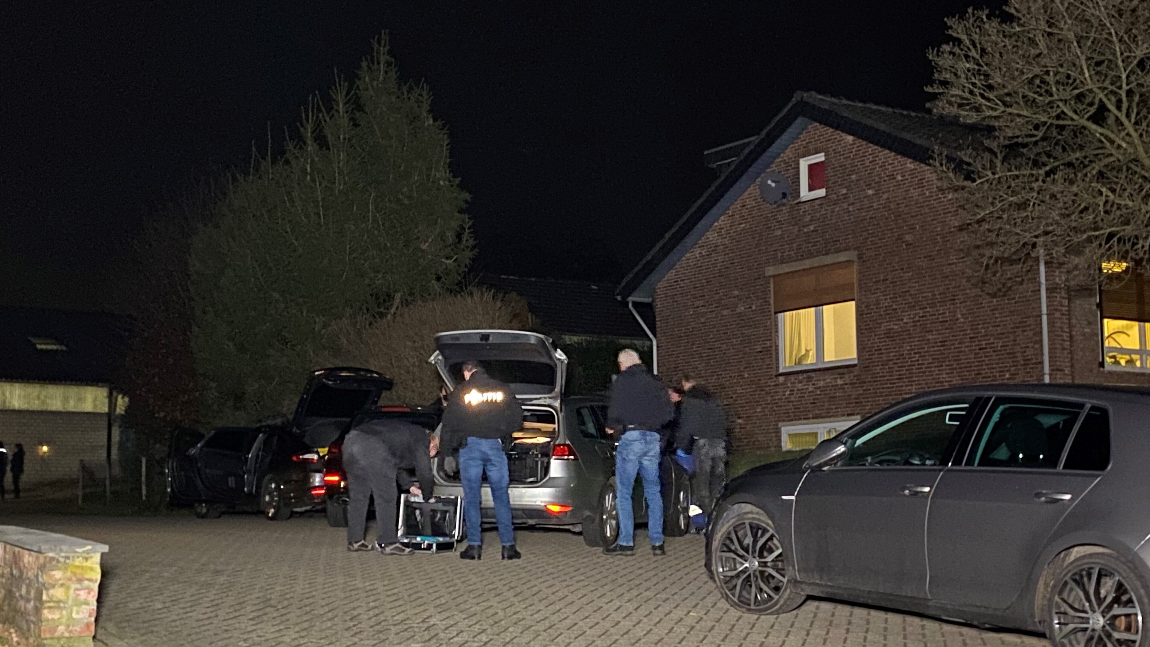 Drie mannen opgepakt bij vondst drugslab in Oirsbeek