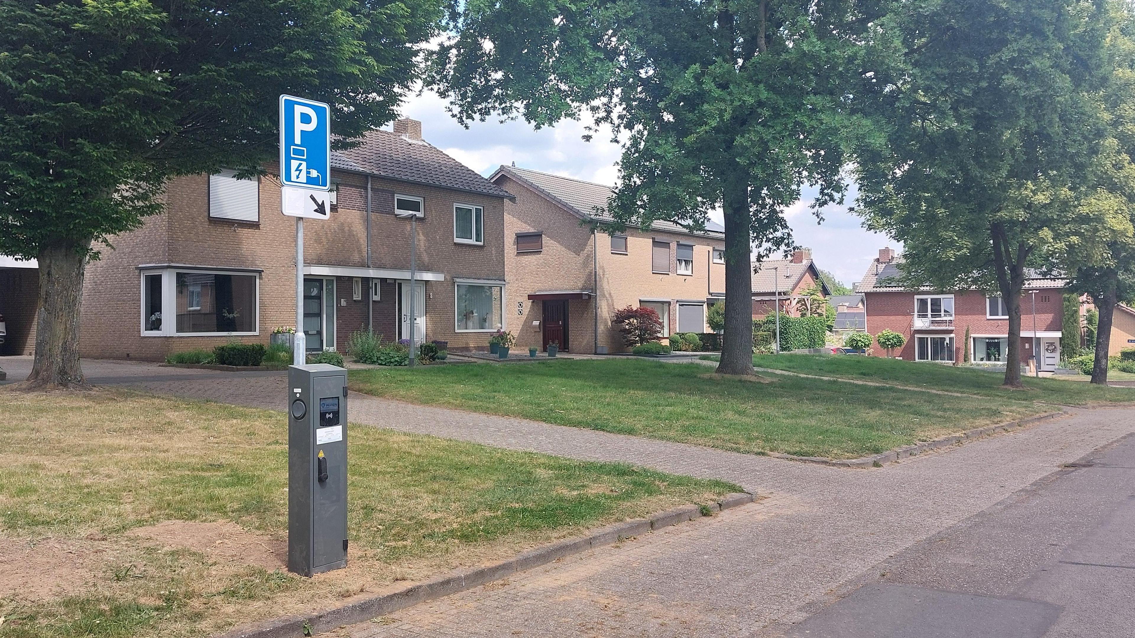 Eenzame laadpaal zorgt voor gefronste wenkbrauwen in buurt Hulsberg: ‘Een briefje in de bus was bete
